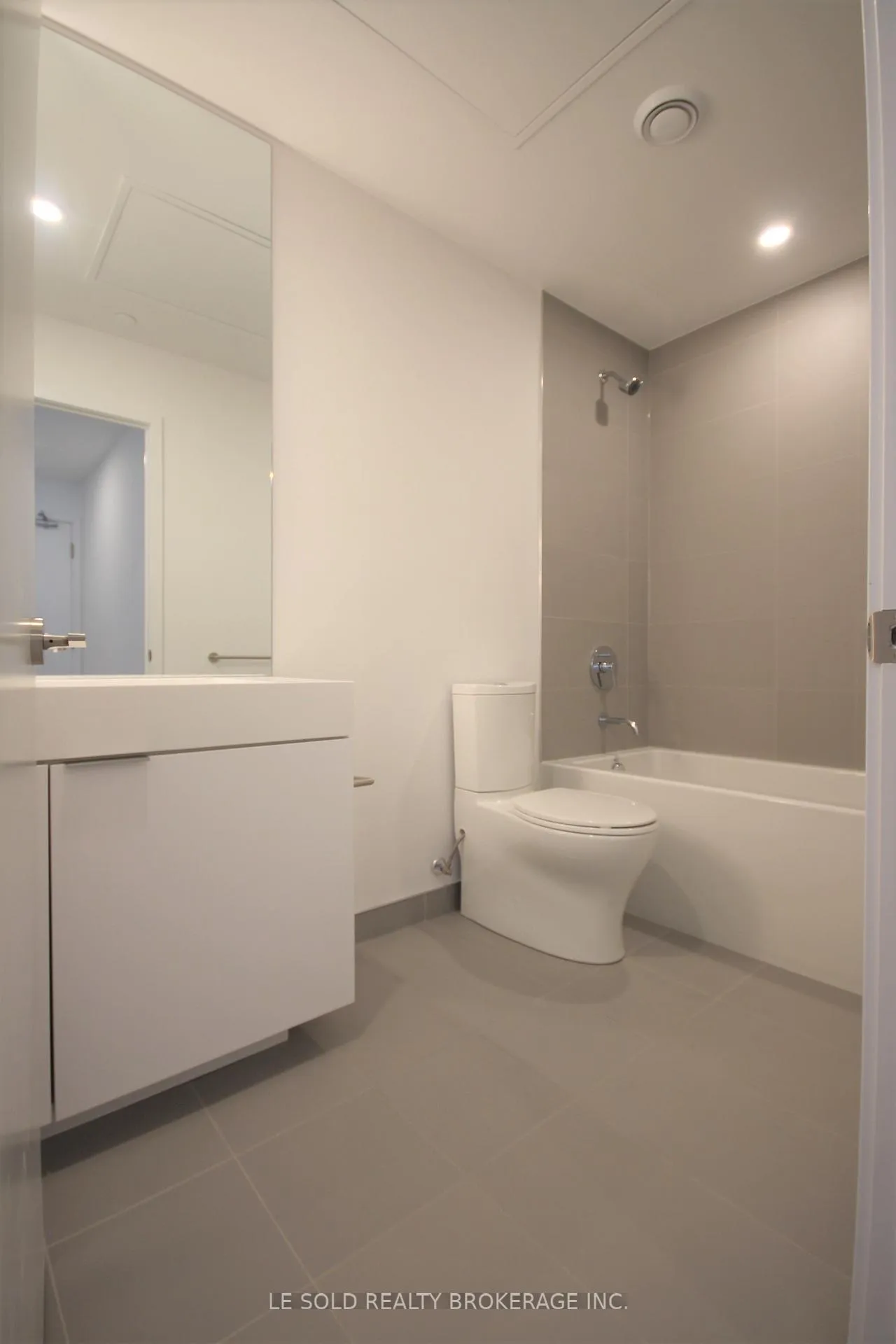 Photo 14 of Unit 617, 33 Helendale Avenue, Toronto, Yonge-Eglinton — HOMEH