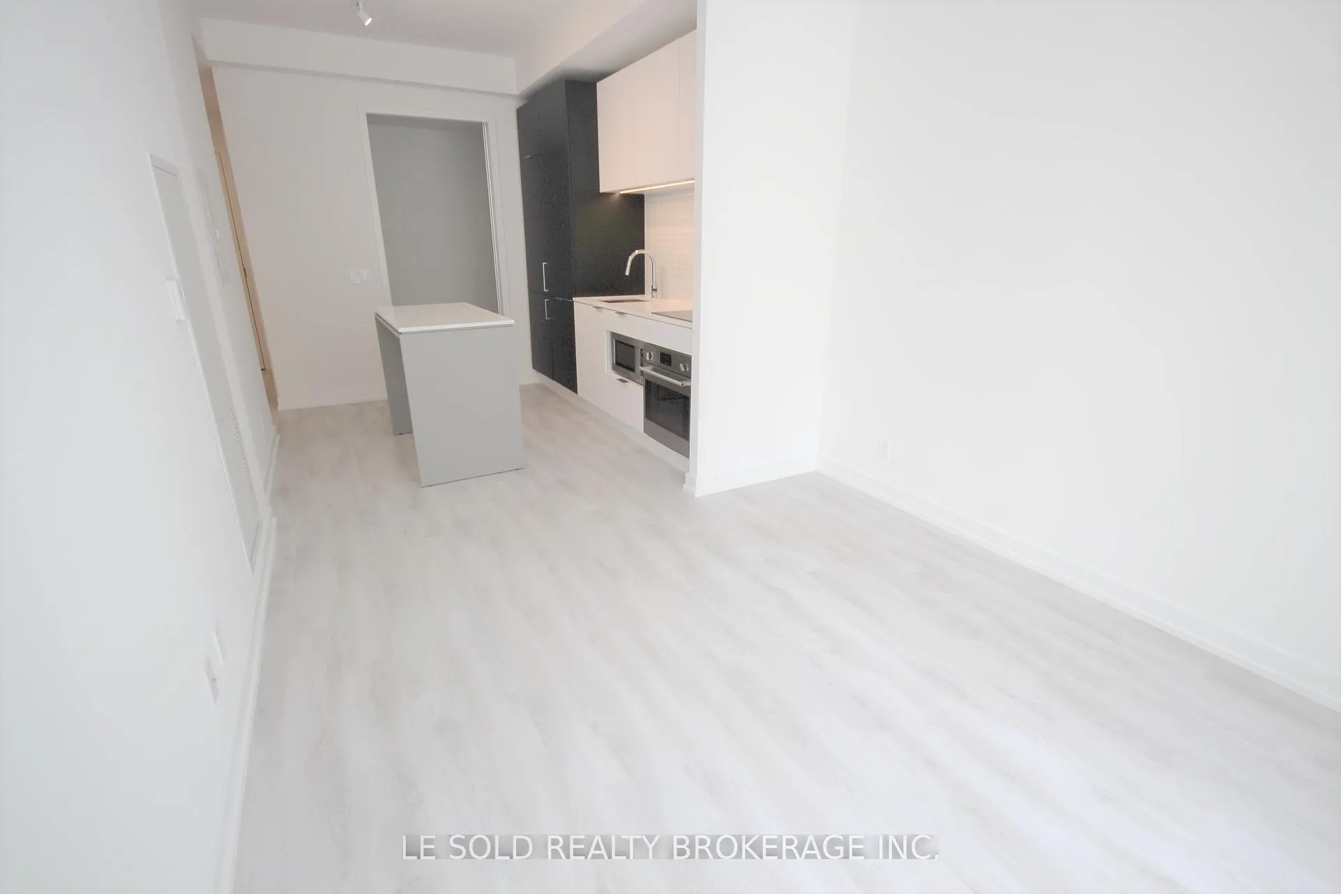 Photo 17 of Unit 617, 33 Helendale Avenue, Toronto, Yonge-Eglinton — HOMEH