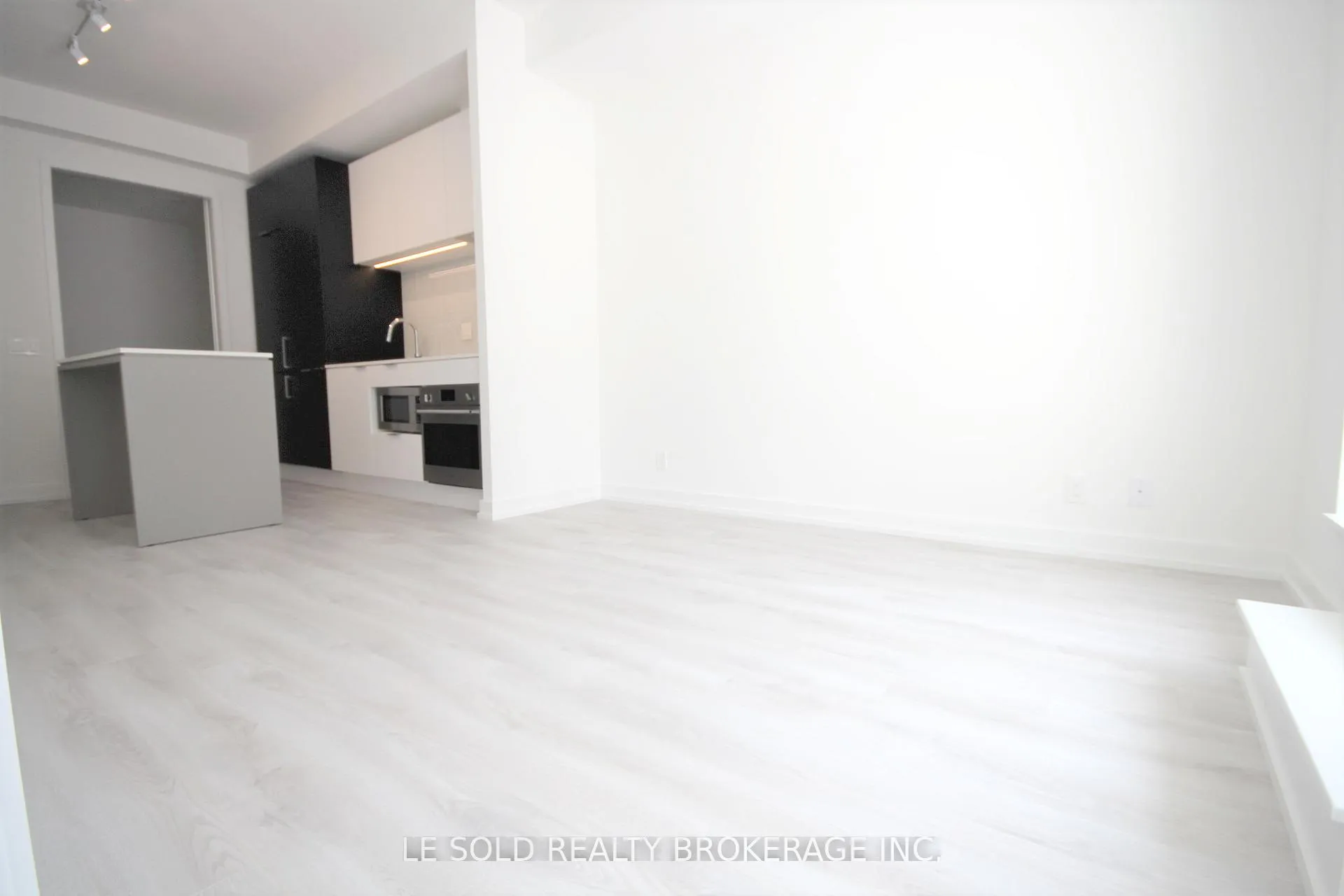 Photo 18 of Unit 617, 33 Helendale Avenue, Toronto, Yonge-Eglinton — HOMEH