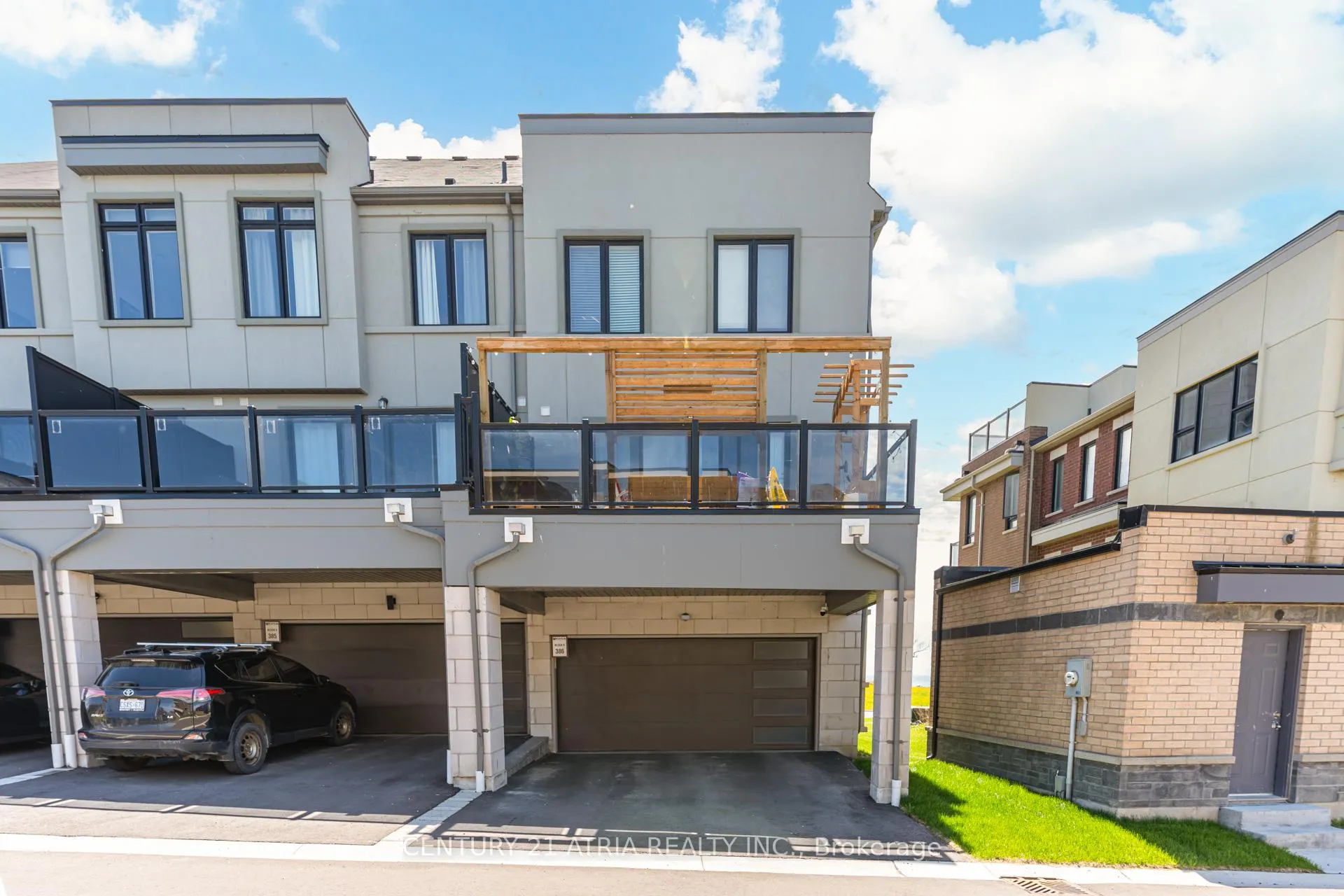 Photo 2 of 659 Port Darlington Road, Clarington, Bowmanville — HOMEH