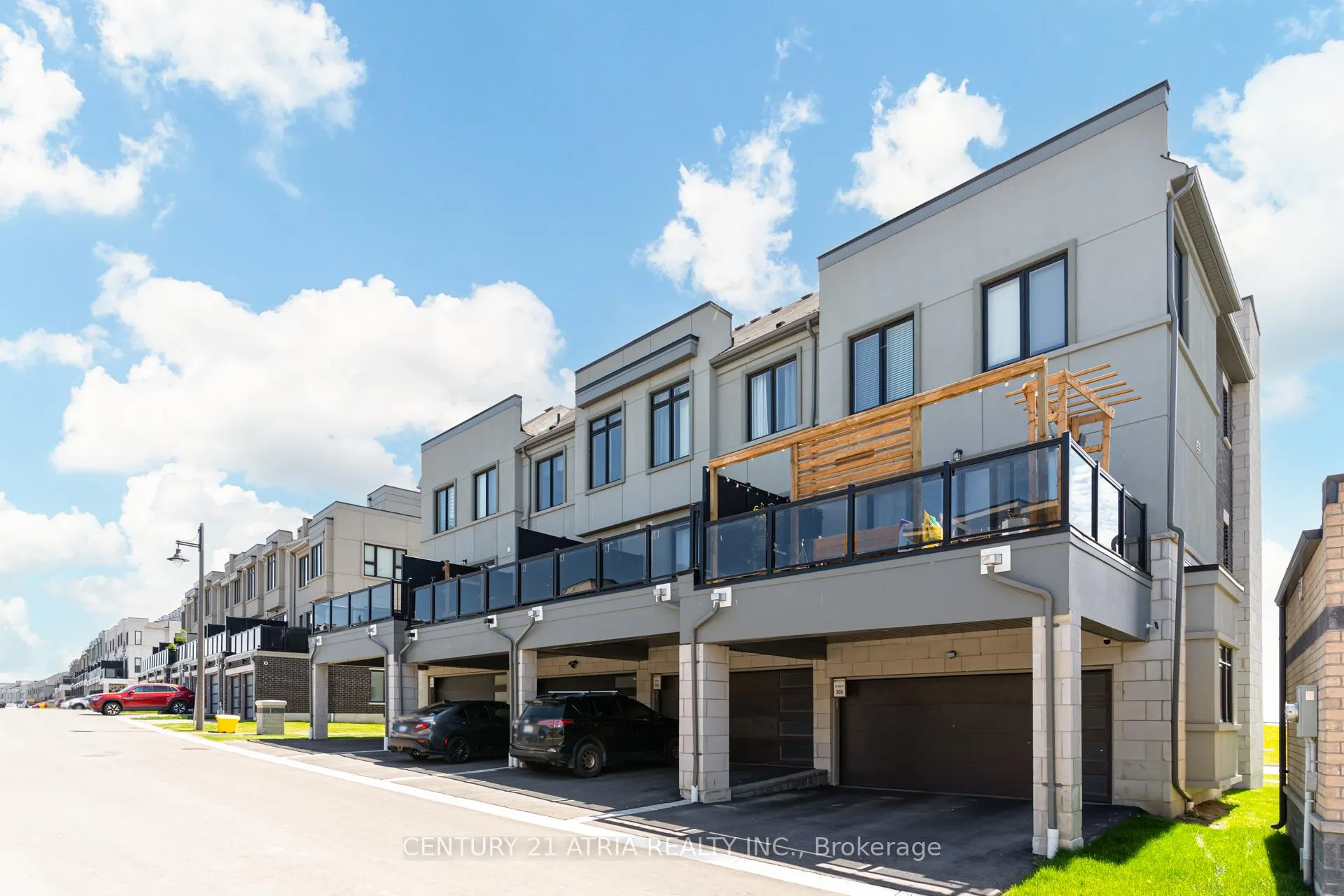 Photo 3 of 659 Port Darlington Road, Clarington, Bowmanville — HOMEH