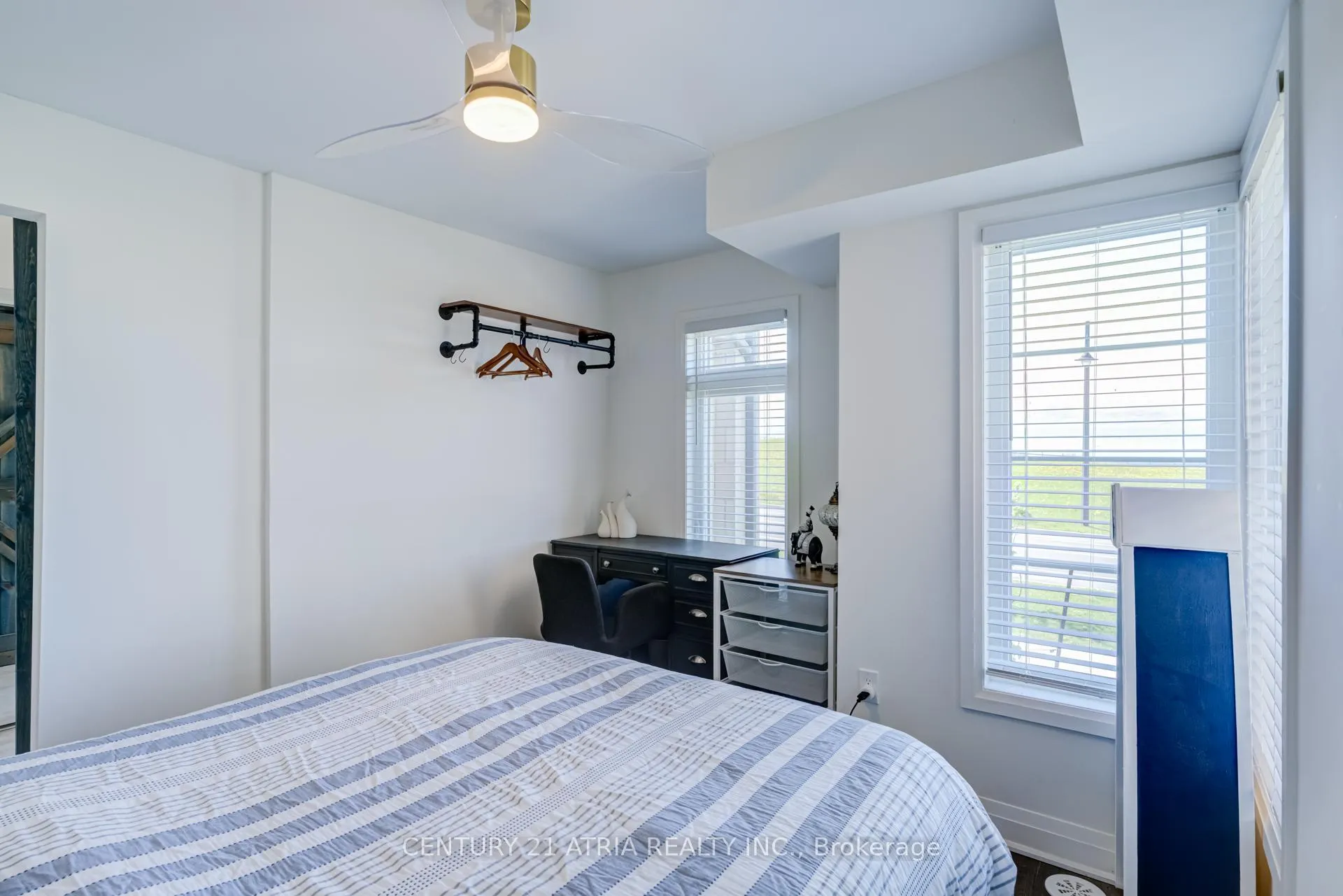 Photo 10 of 659 Port Darlington Road, Clarington, Bowmanville — HOMEH