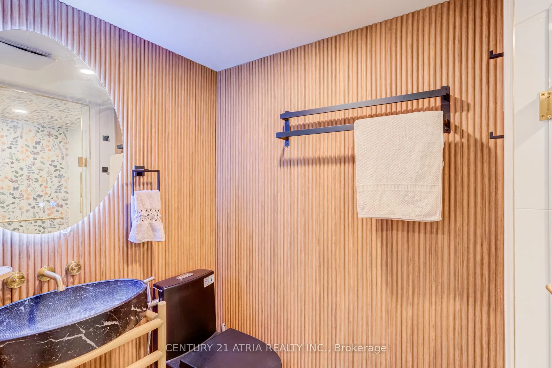 Photo 11 of 659 Port Darlington Road, Clarington, Bowmanville — HOMEH