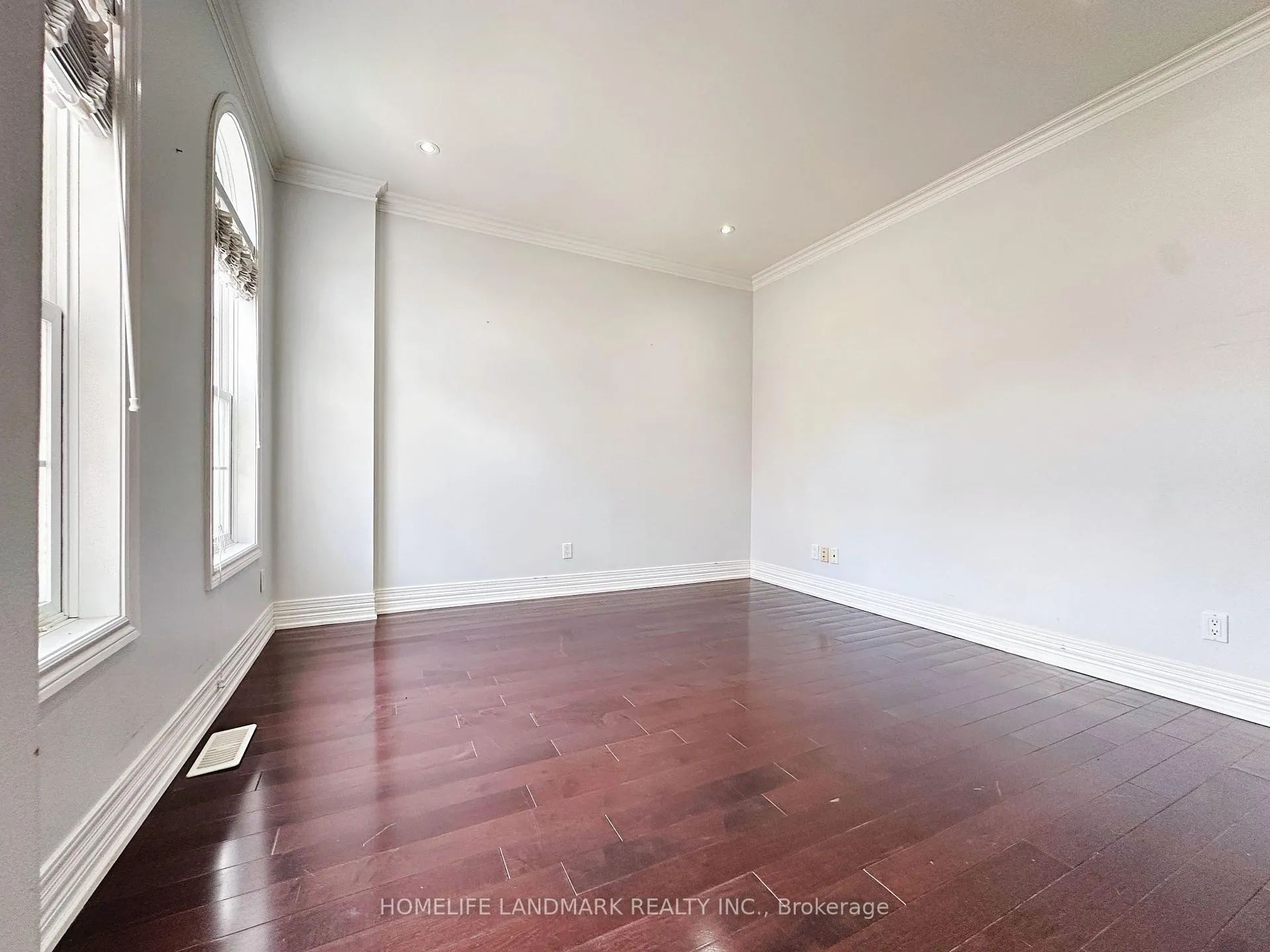 Photo 2 of 18 Woodgrove Trail, Markham, Angus Glen — HOMEH