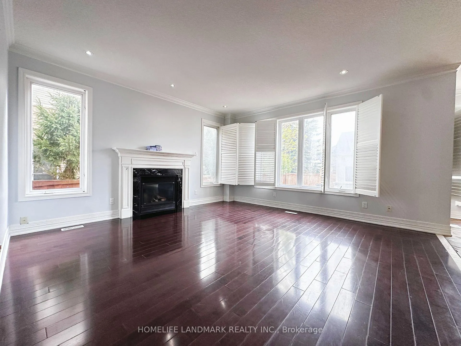 Photo 4 of 18 Woodgrove Trail, Markham, Angus Glen — HOMEH