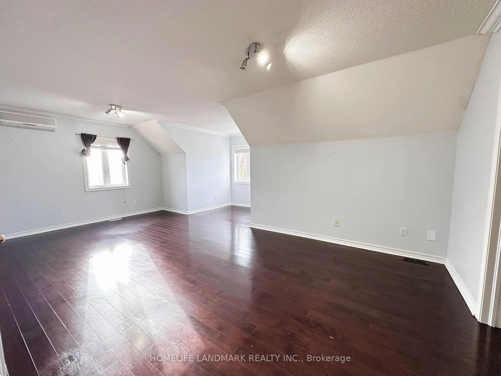 Photo 16 of 18 Woodgrove Trail, Markham, Angus Glen — HOMEH