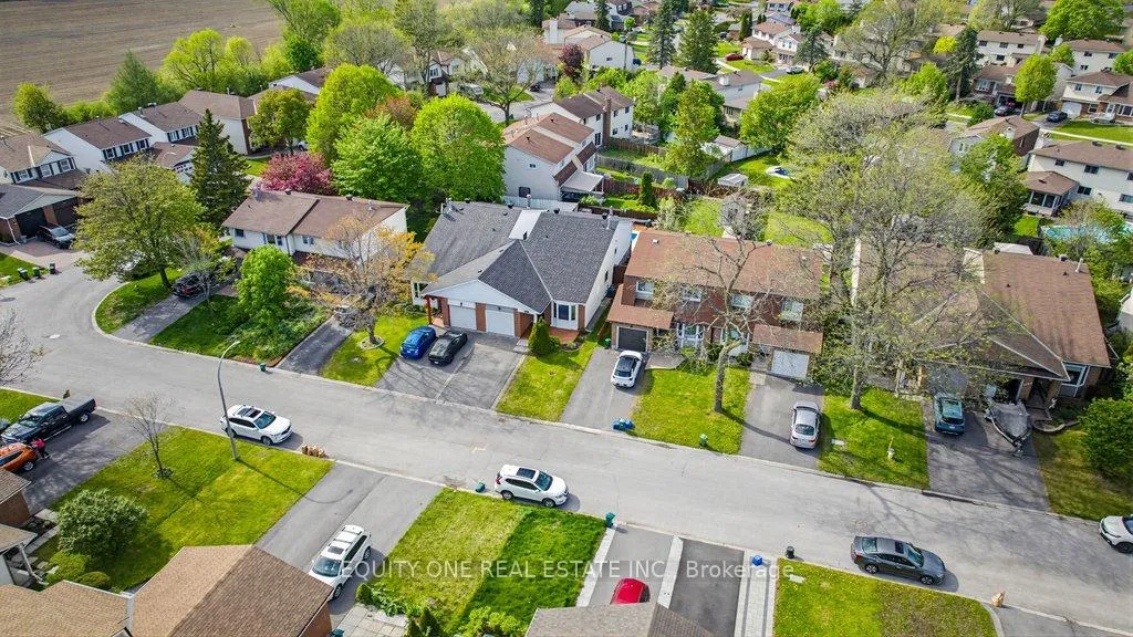 Photo 2 of 1112 Burgundy Lane, Ottawa, Convent Glen — HOMEH