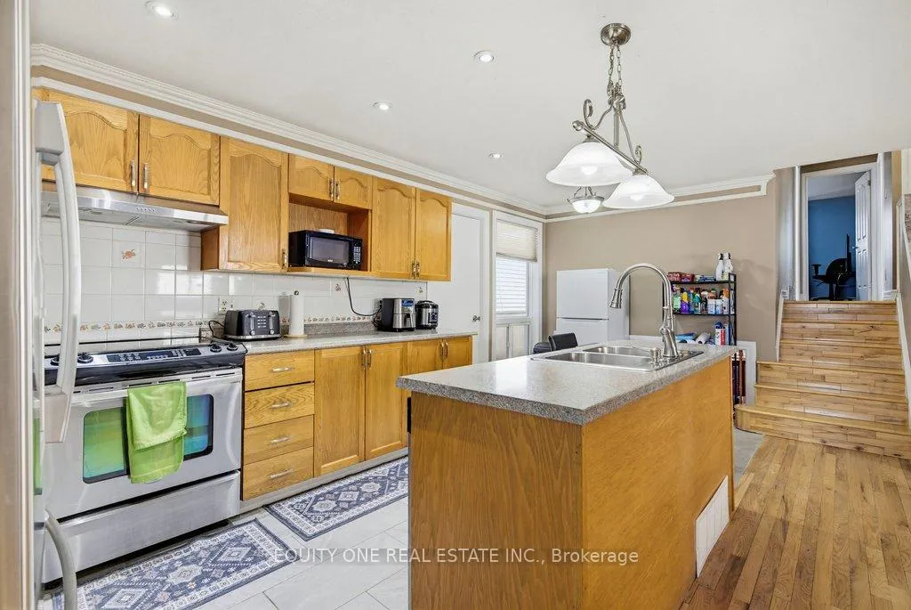 Photo 9 of 1112 Burgundy Lane, Ottawa, Convent Glen — HOMEH