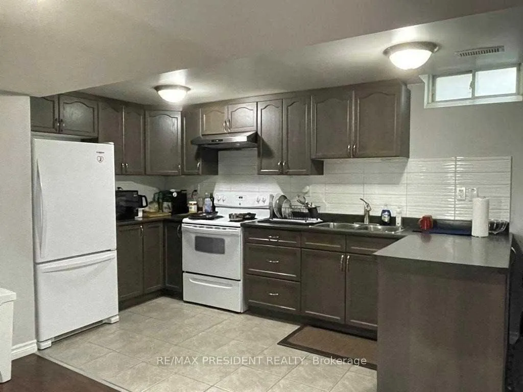 Photo 2 of 231 Fernforest Drive, Brampton, Sandringham-Wellington — HOMEH