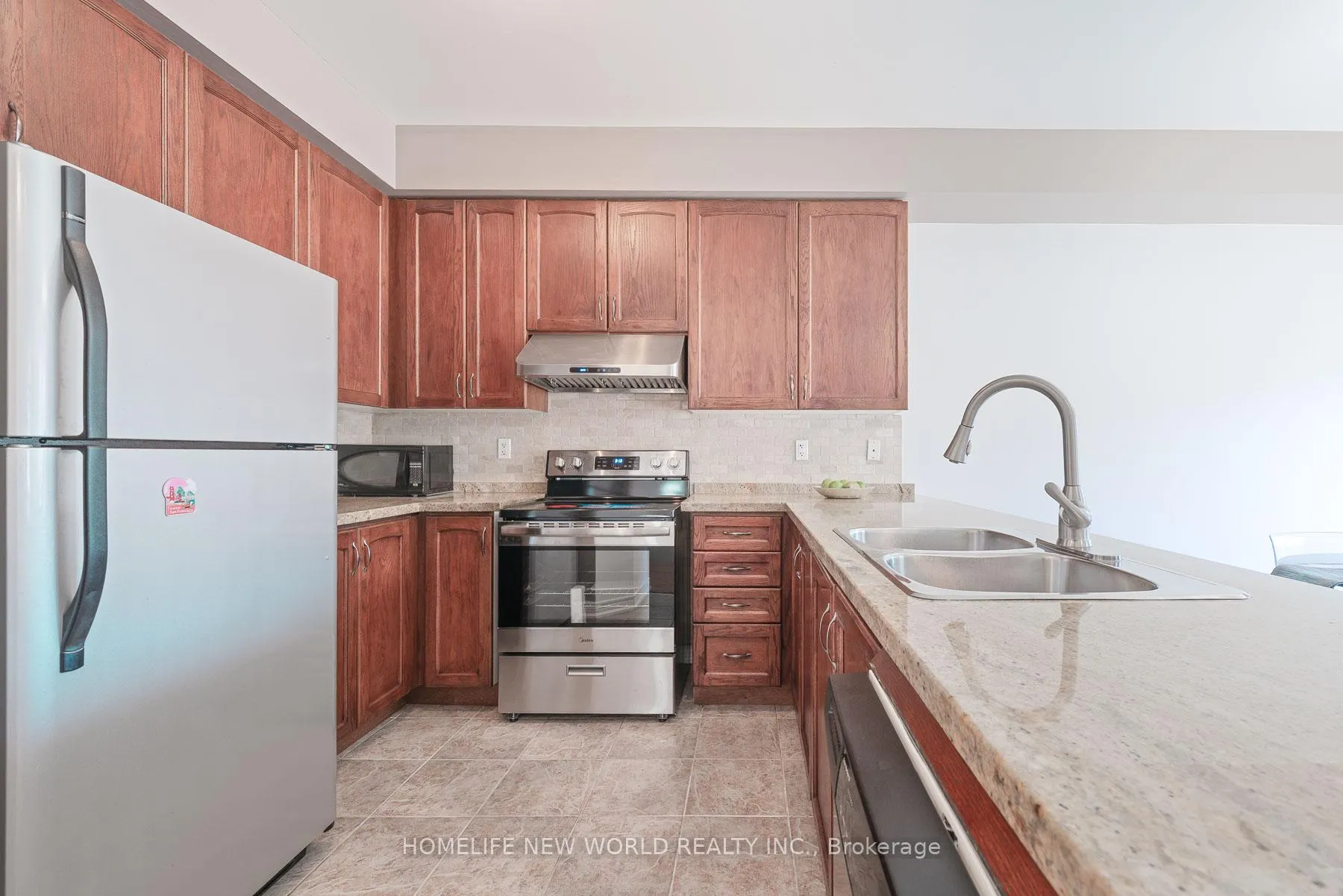 Photo 6 of 47 Ozner Crescent, Vaughan, Vellore Village — HOMEH