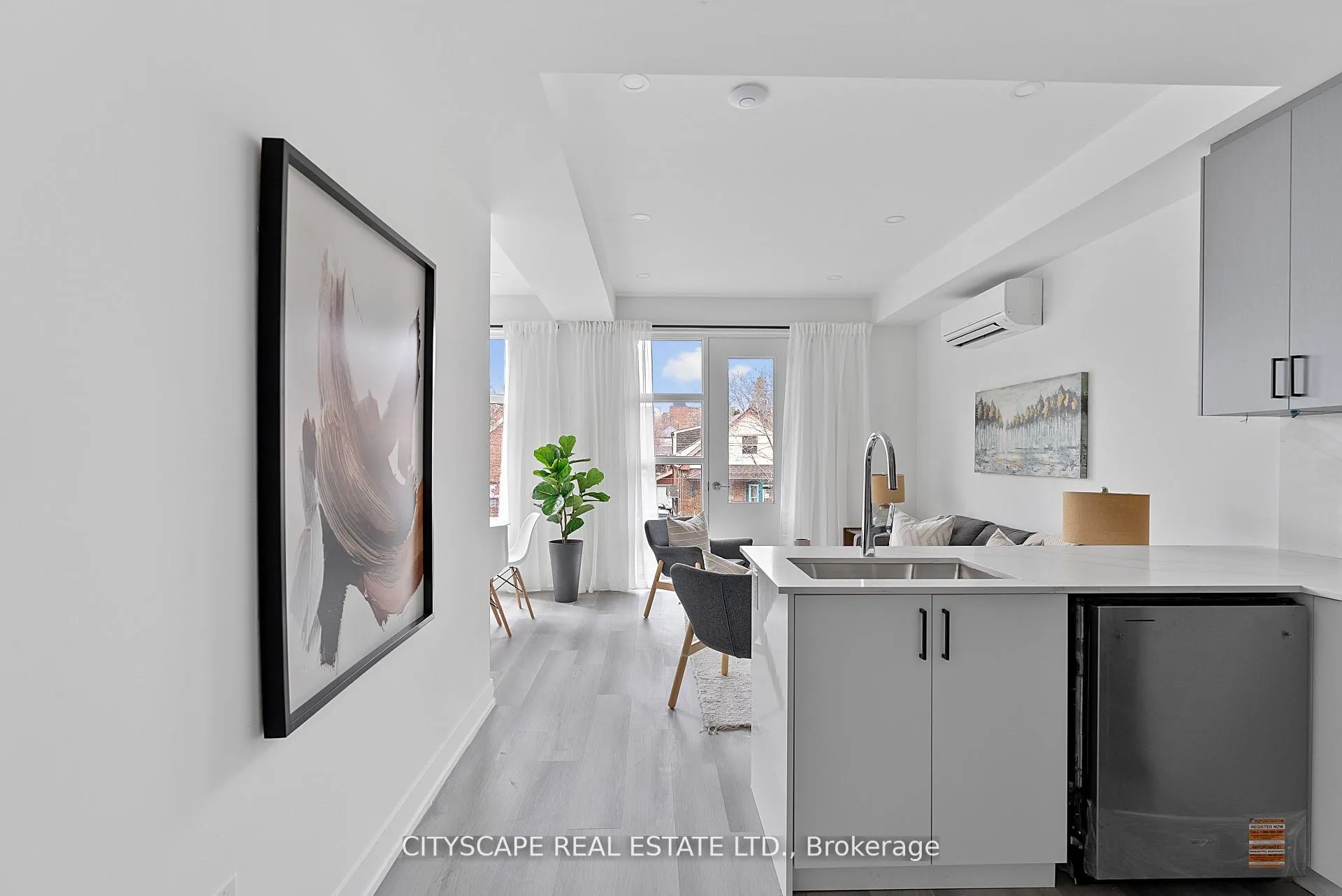 Photo 6 of Unit 4 Upper, 587 Oakwood Avenue, Toronto, Oakwood Village — HOMEH