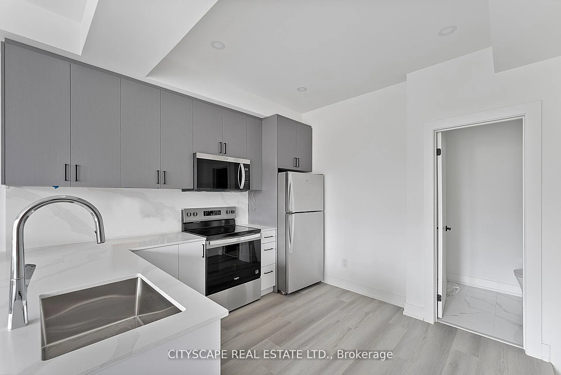 Photo 7 of Unit 4 Upper, 587 Oakwood Avenue, Toronto, Oakwood Village — HOMEH