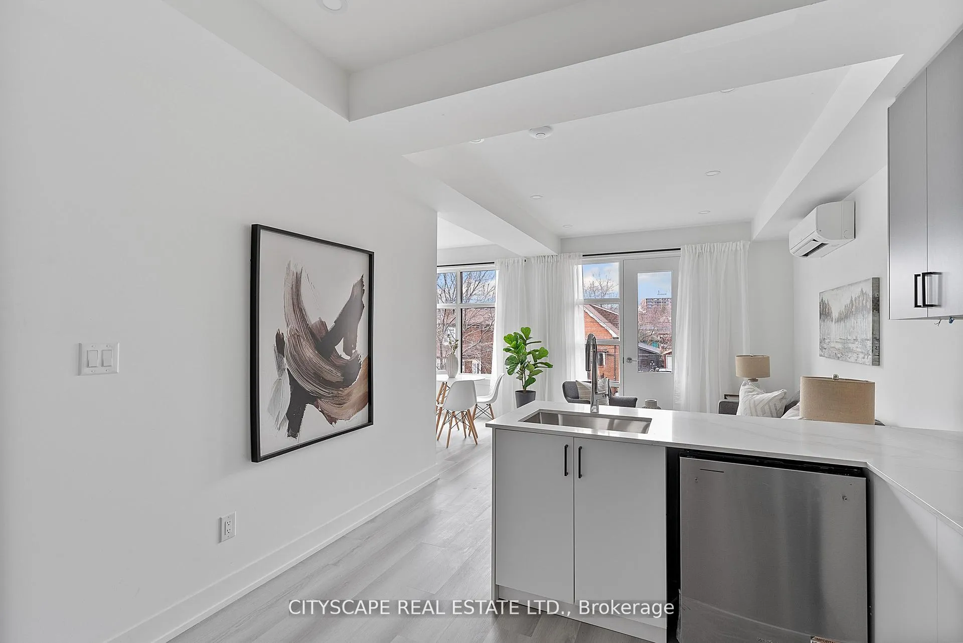 Photo 9 of Unit 4 Upper, 587 Oakwood Avenue, Toronto, Oakwood Village — HOMEH