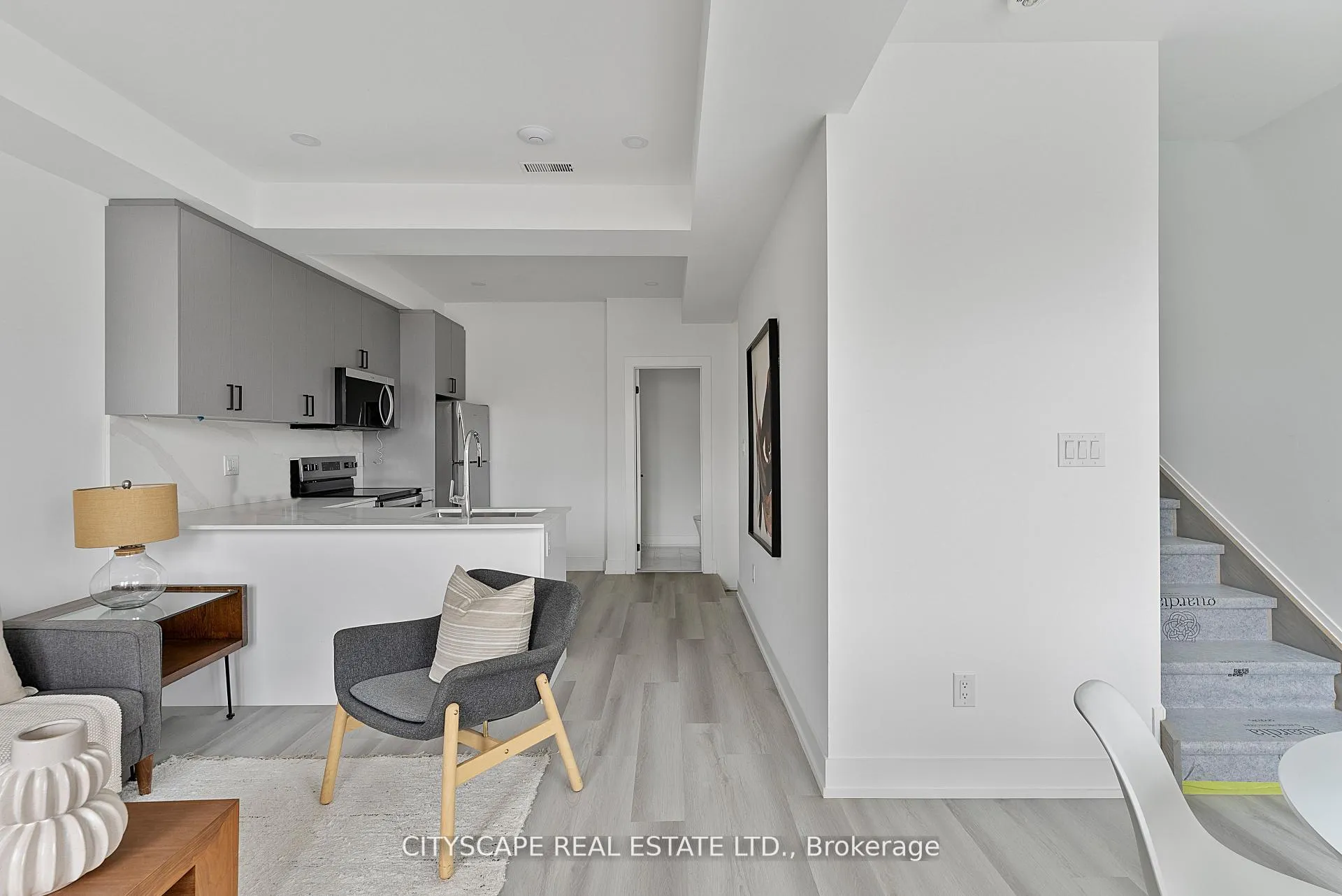 Photo 11 of Unit 4 Upper, 587 Oakwood Avenue, Toronto, Oakwood Village — HOMEH