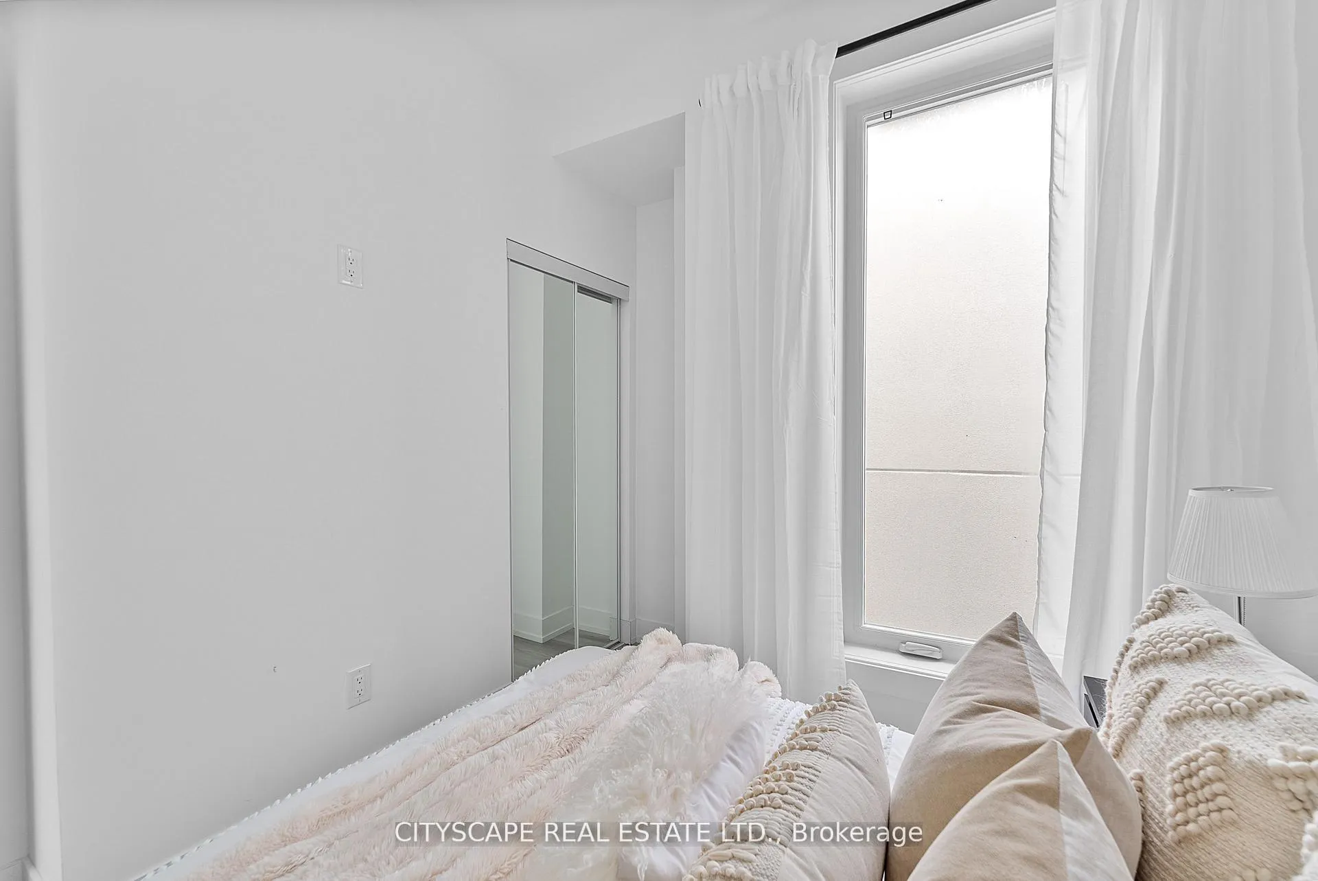 Photo 27 of Unit 4 Upper, 587 Oakwood Avenue, Toronto, Oakwood Village — HOMEH