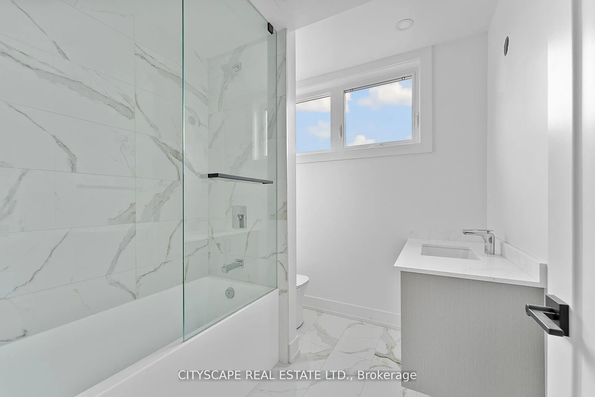 Photo 29 of Unit 4 Upper, 587 Oakwood Avenue, Toronto, Oakwood Village — HOMEH