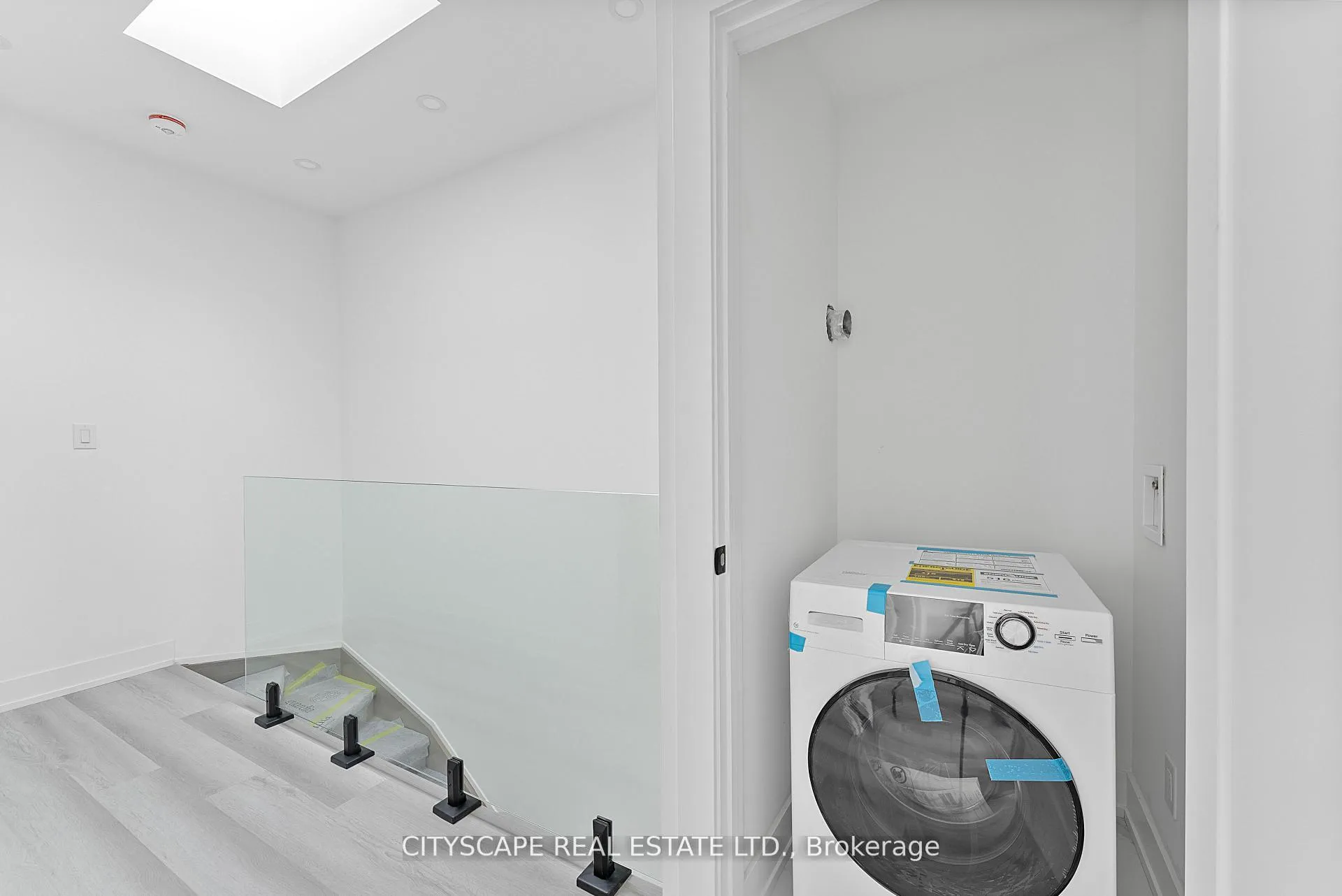 Photo 31 of Unit 4 Upper, 587 Oakwood Avenue, Toronto, Oakwood Village — HOMEH