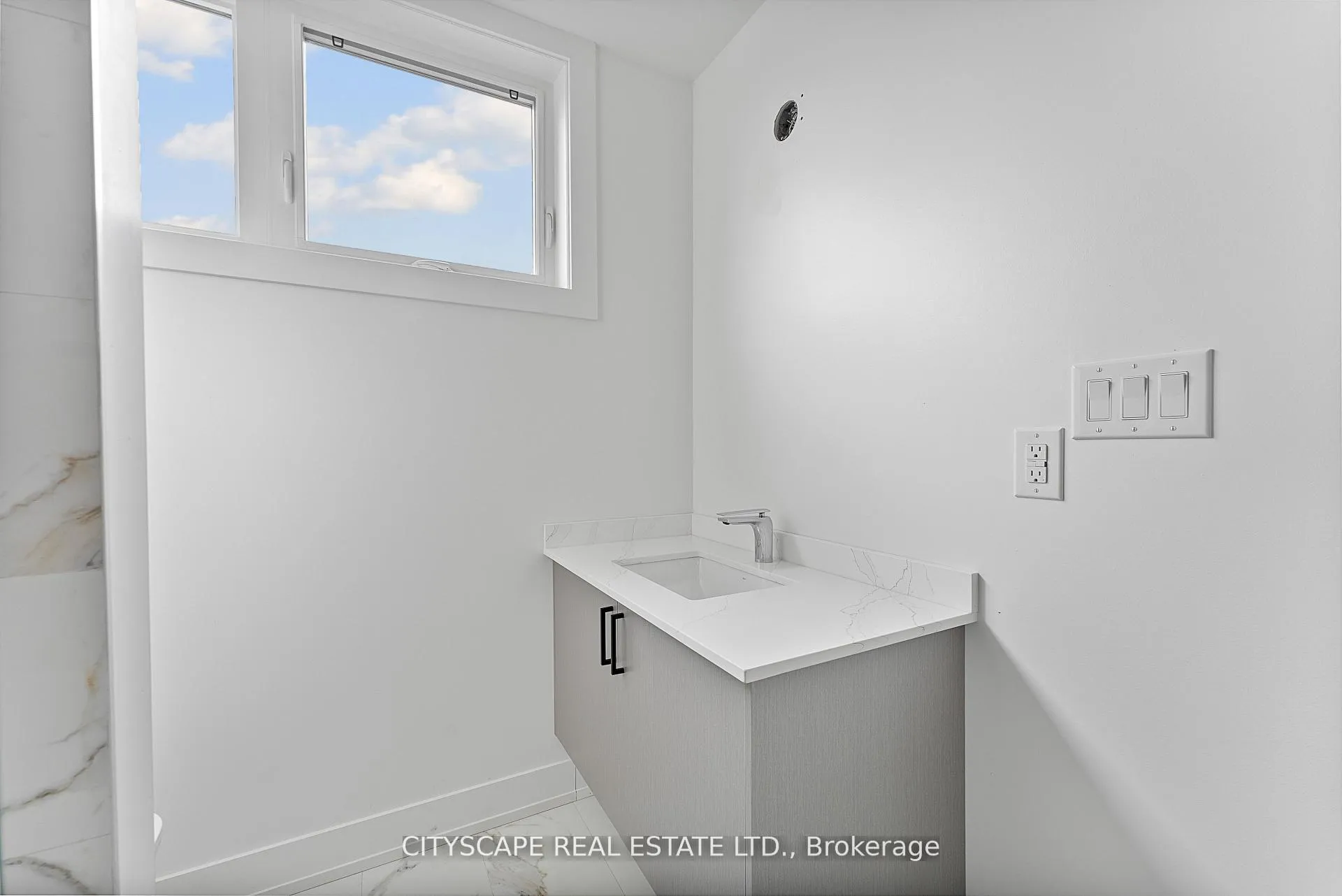 Photo 32 of Unit 4 Upper, 587 Oakwood Avenue, Toronto, Oakwood Village — HOMEH