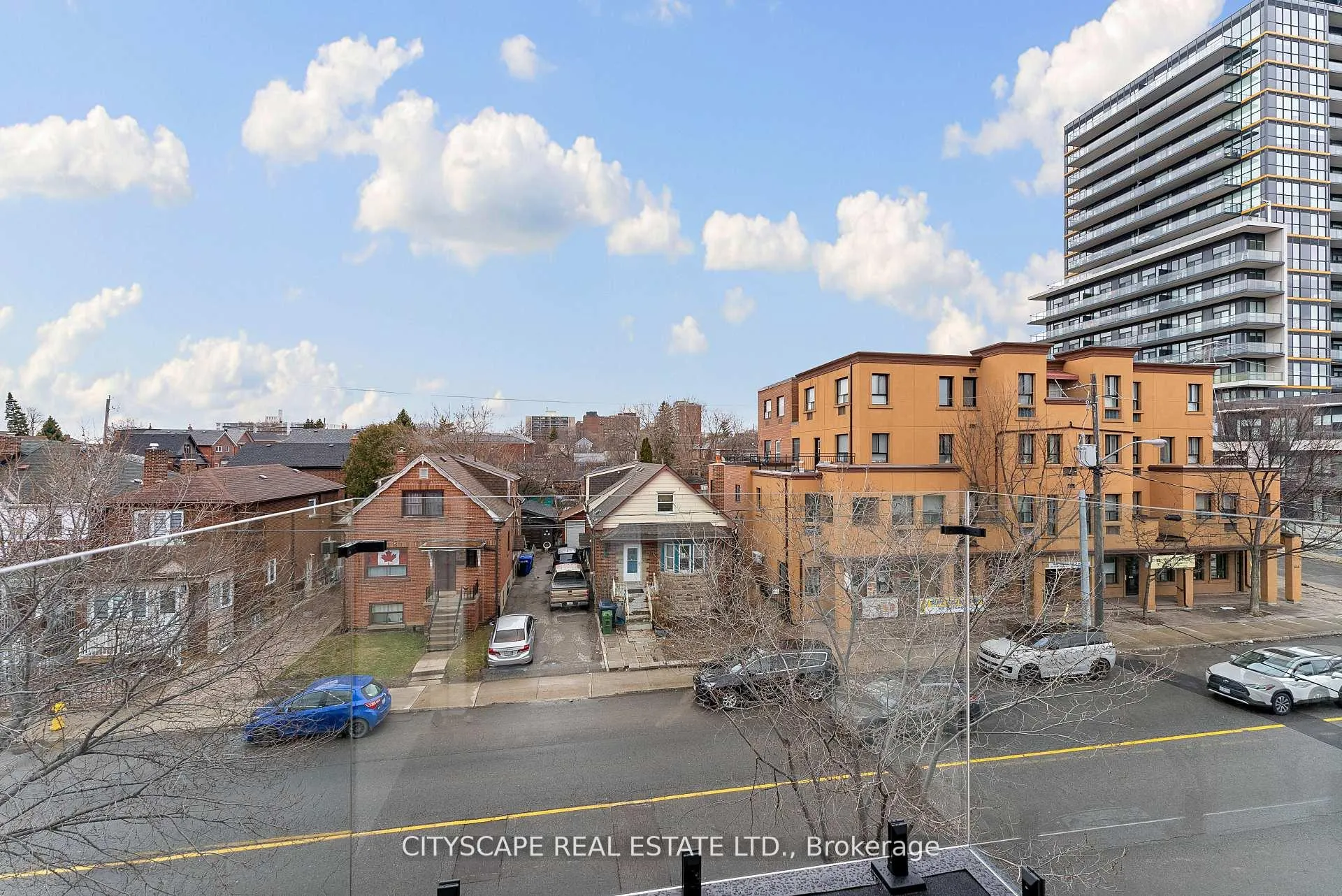 Photo 33 of Unit 4 Upper, 587 Oakwood Avenue, Toronto, Oakwood Village — HOMEH