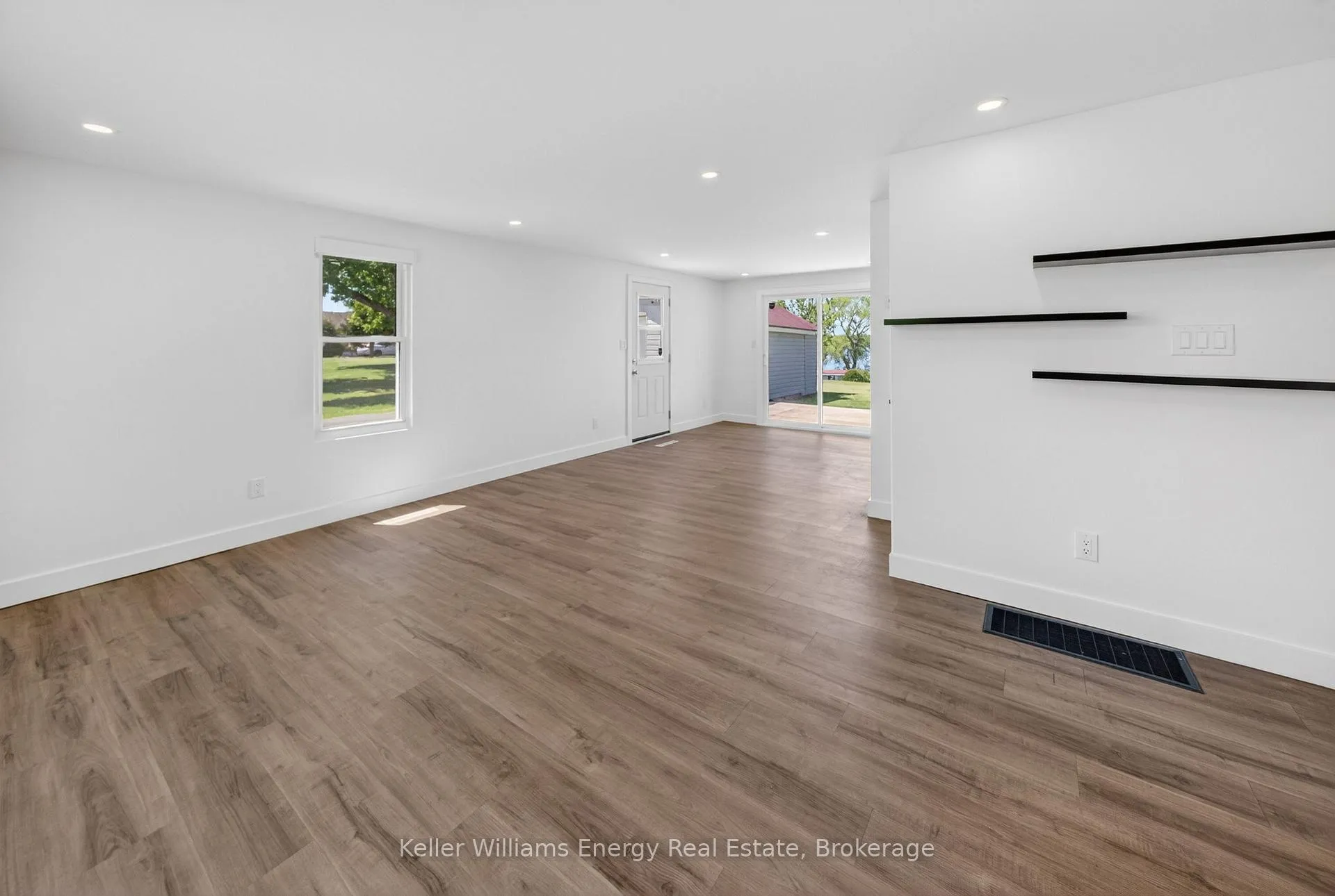 Photo 11 of 1534 County Road 35, Prince Edward County, Sophiasburg Ward — HOMEH