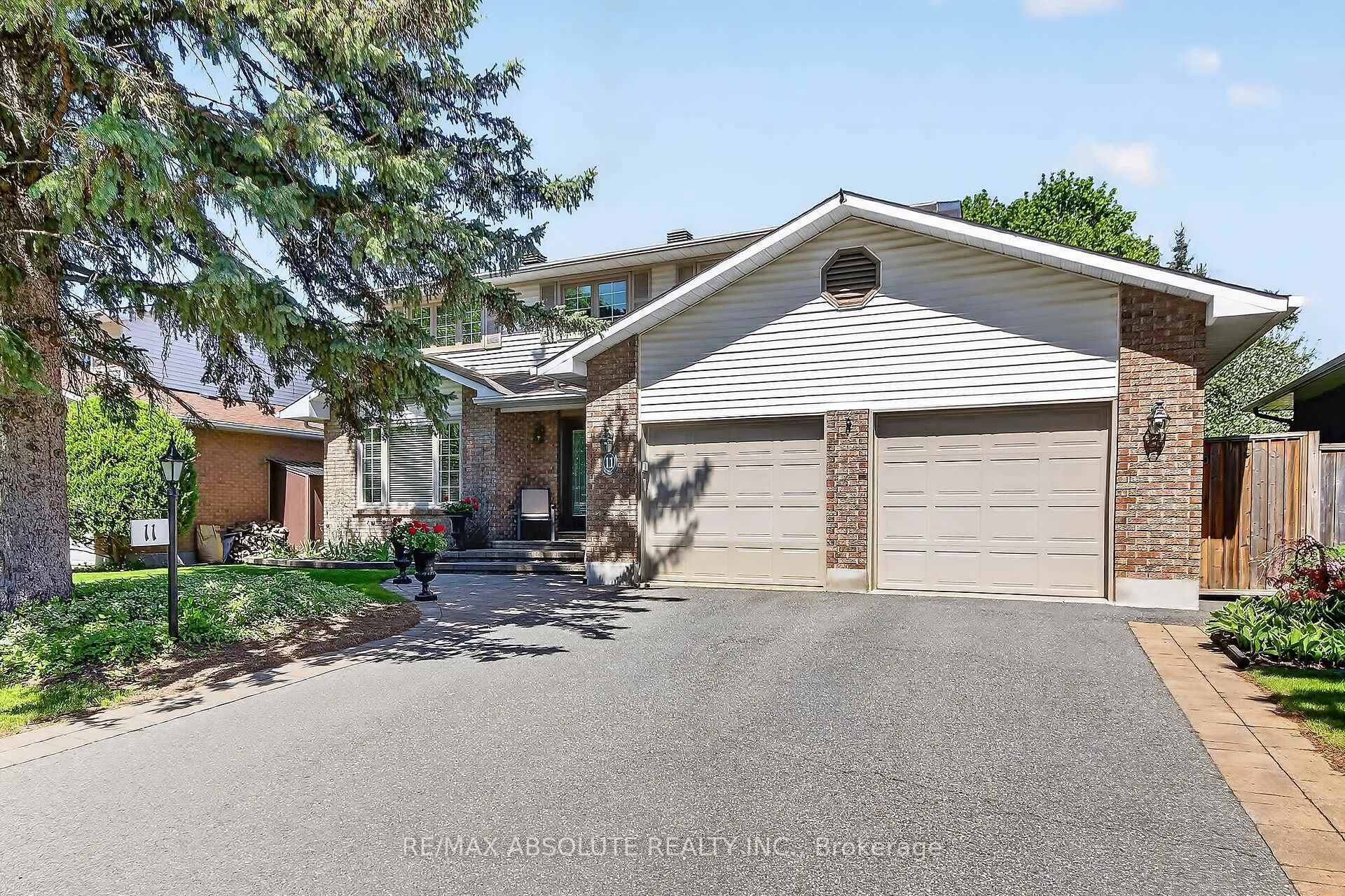 Photo 2 of 11 Mancil Drive, Ottawa, Barrhaven - Knollsbrook — HOMEH