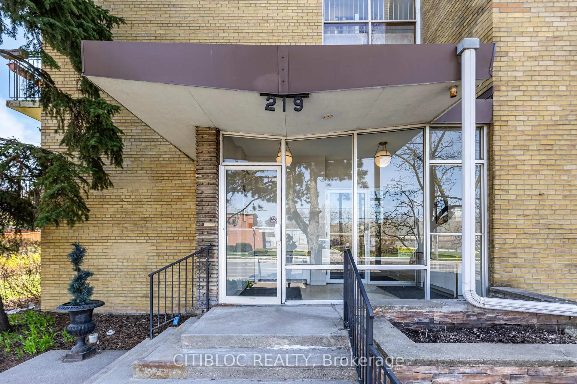 Photo 3 of Unit 201, 219 Wilson Avenue, Toronto, Bedford Park-Nortown — HOMEH