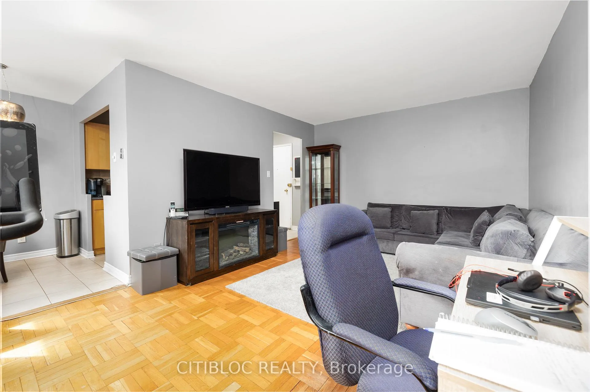 Photo 7 of Unit 201, 219 Wilson Avenue, Toronto, Bedford Park-Nortown — HOMEH