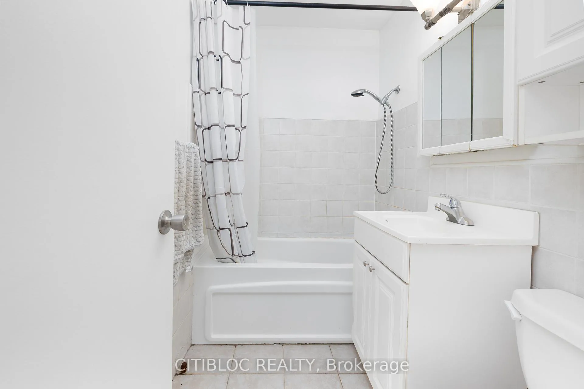 Photo 16 of Unit 201, 219 Wilson Avenue, Toronto, Bedford Park-Nortown — HOMEH