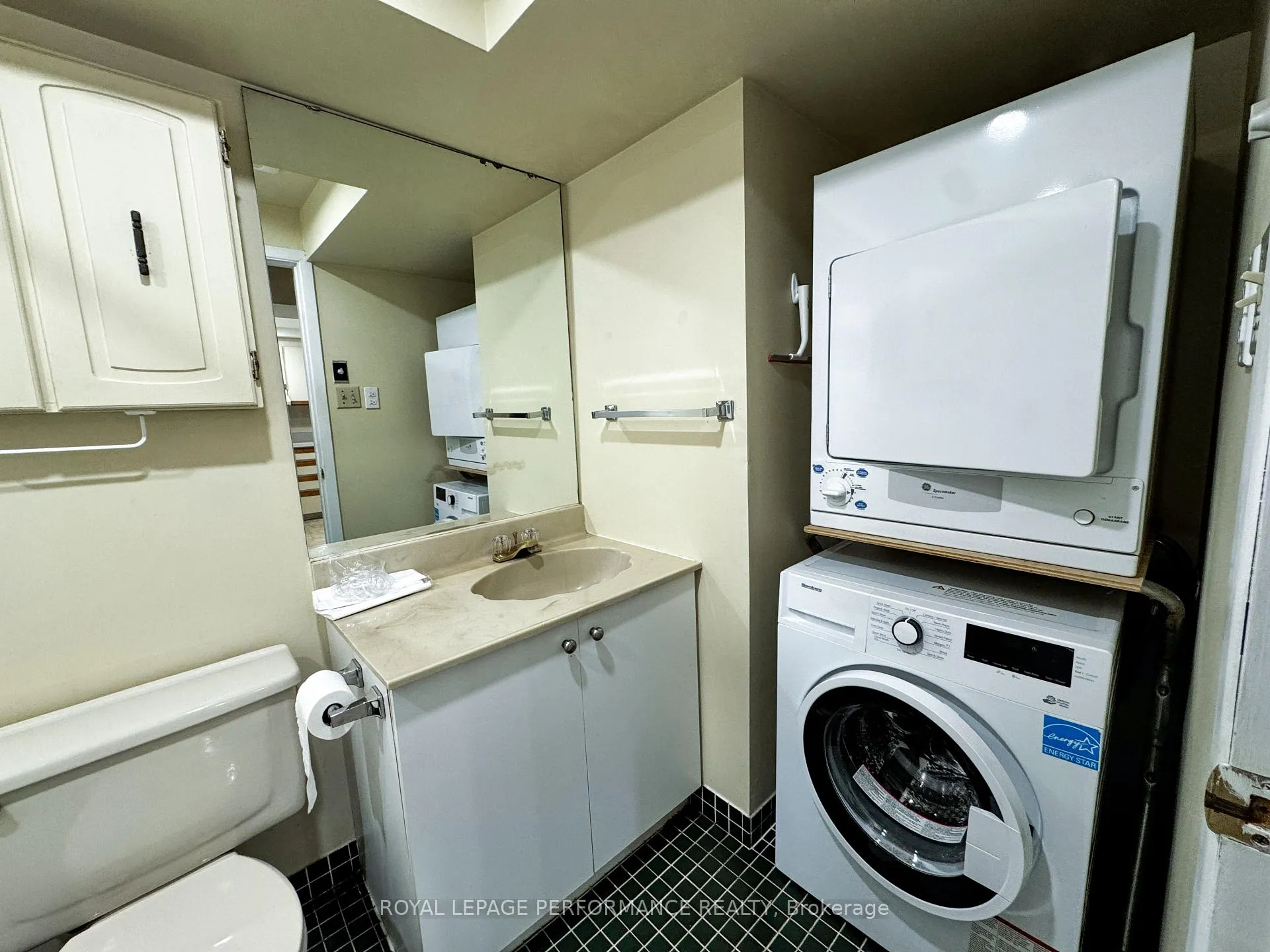 Photo 10 of Unit 3, 144 Keefer Street, Ottawa, New Edinburgh — HOMEH