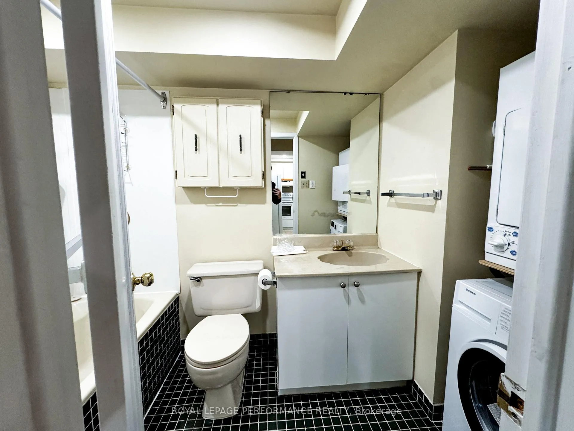 Photo 11 of Unit 3, 144 Keefer Street, Ottawa, New Edinburgh — HOMEH