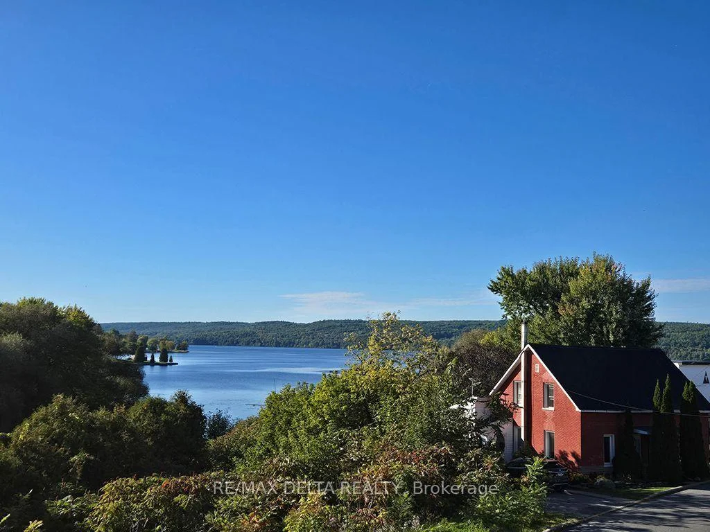 Photo 5 of 1040-1042 King Street, Champlain, L'Orignal — HOMEH