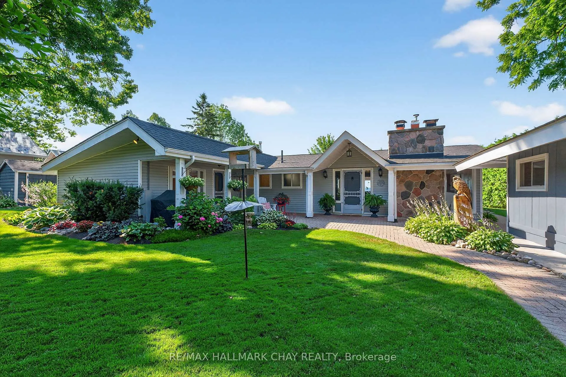 Photo 3 of 7 Lakeshore Road E, Oro-Medonte, Rural Oro-Medonte — HOMEH