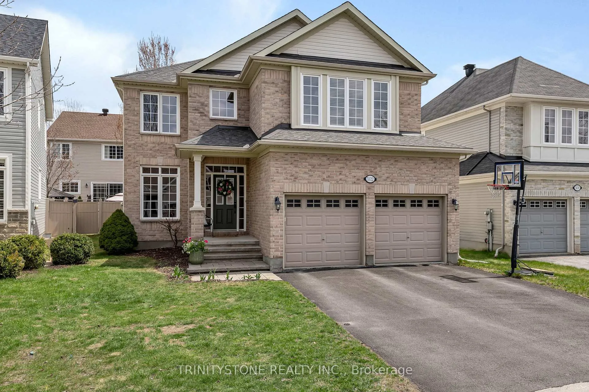 Front of 502 Dalewood Crescent
