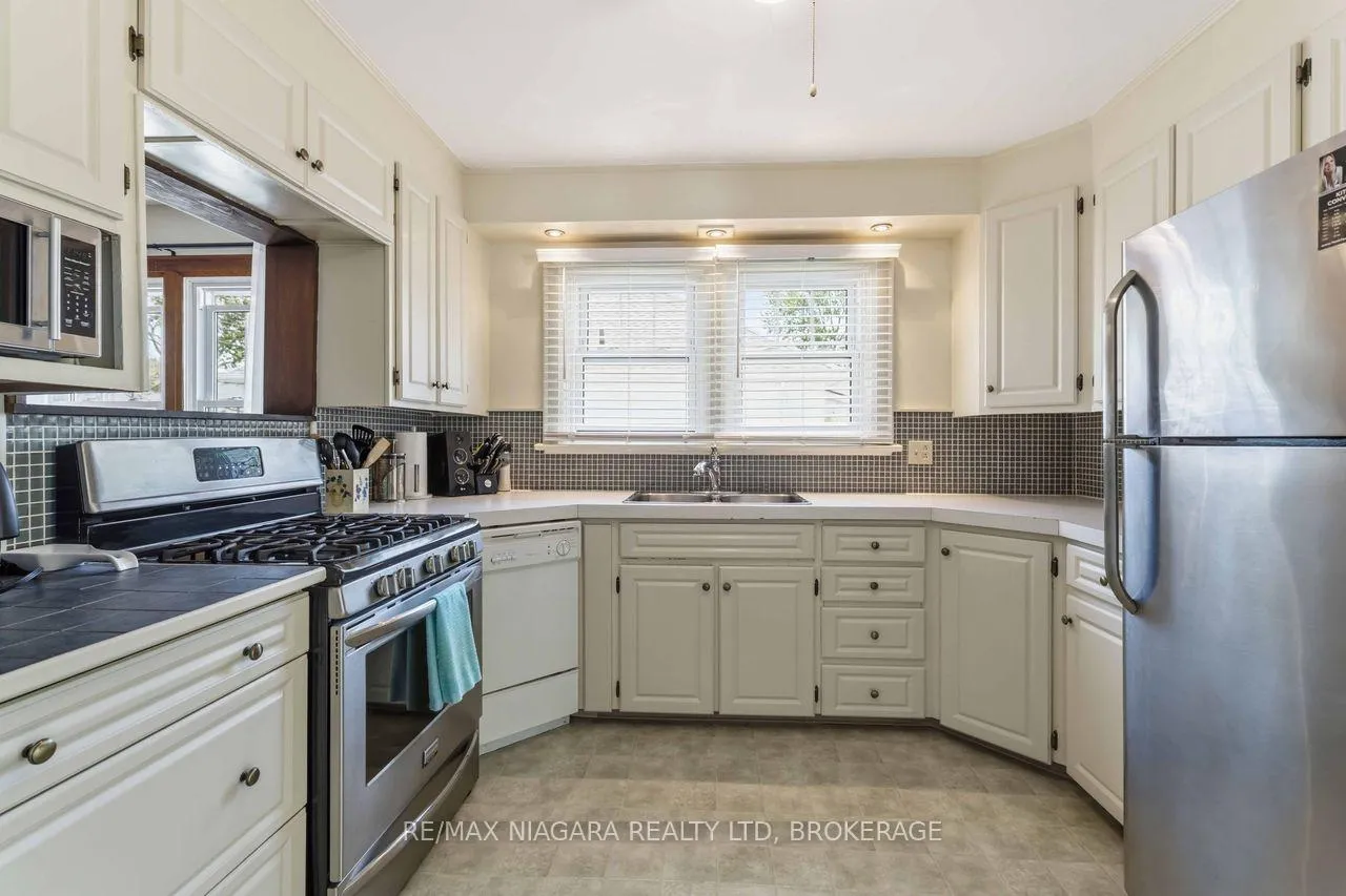 Photo 12 of 358 Sugarloaf Street, Port Colborne, Sugarloaf — HOMEH