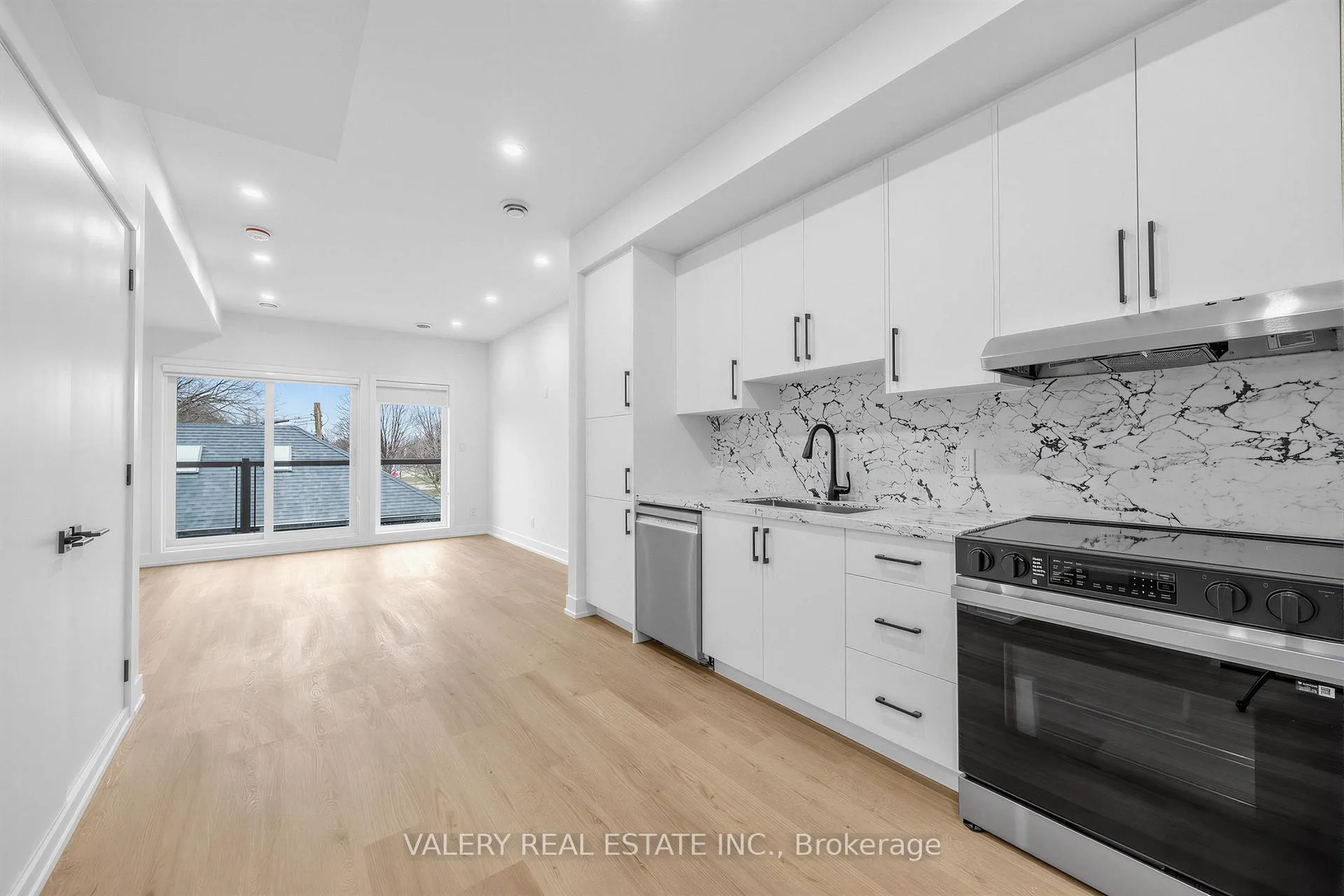 Front of Unit C, 1115 Islington Avenue