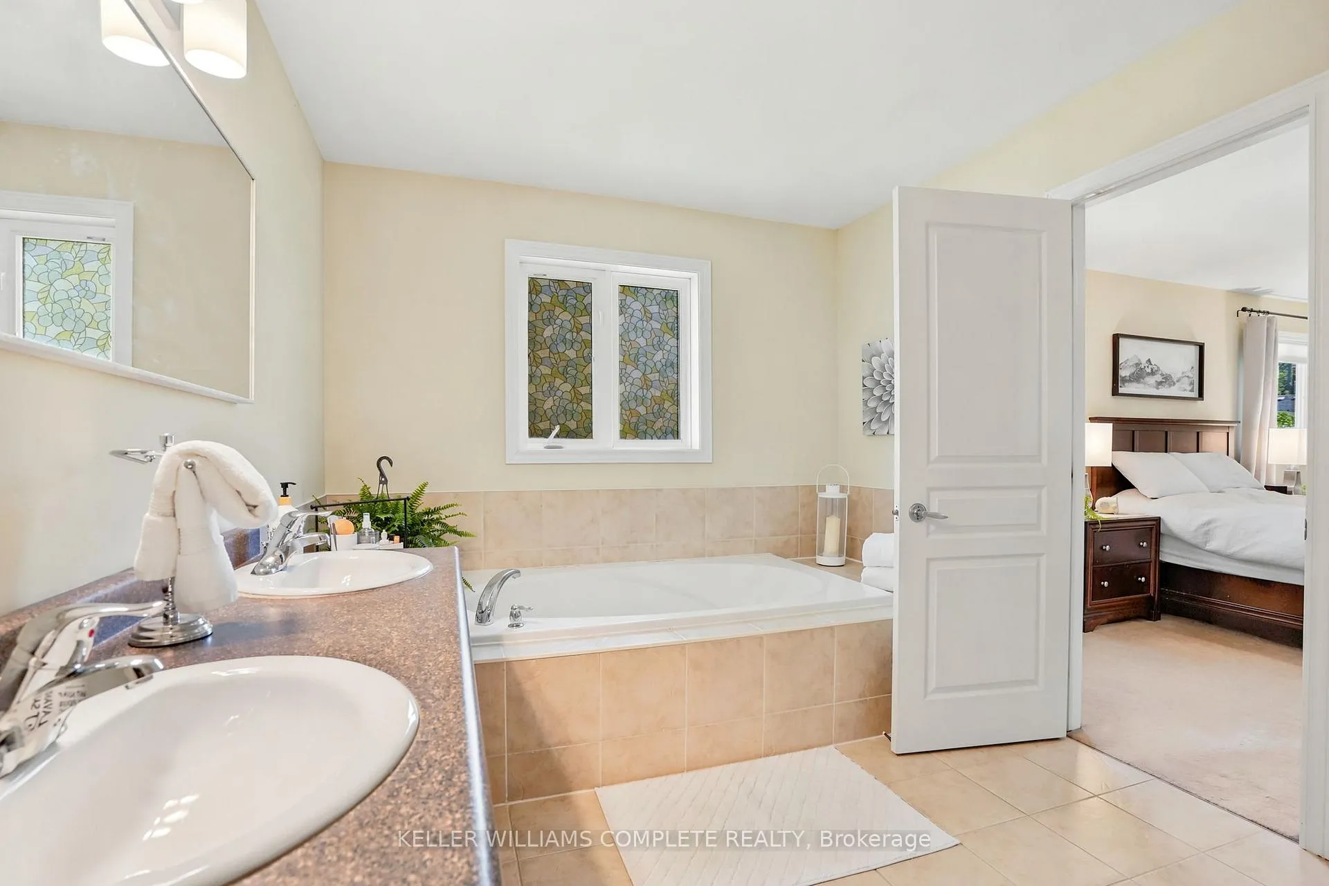 Photo 12 of 16 Oldmill Road, Hamilton, Ancaster — HOMEH