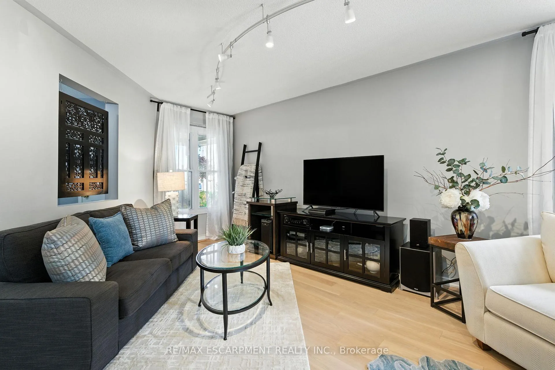 Photo 8 of 88 Grindstone Way, Hamilton, Waterdown — HOMEH