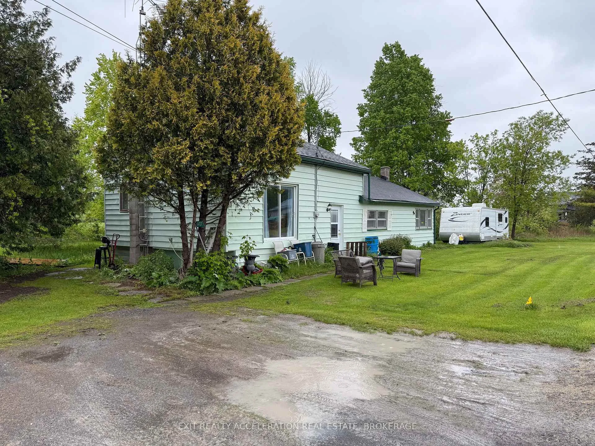 Photo 2 of 1407 Doyle Road, Loyalist, Lennox and Addington - South — HOMEH