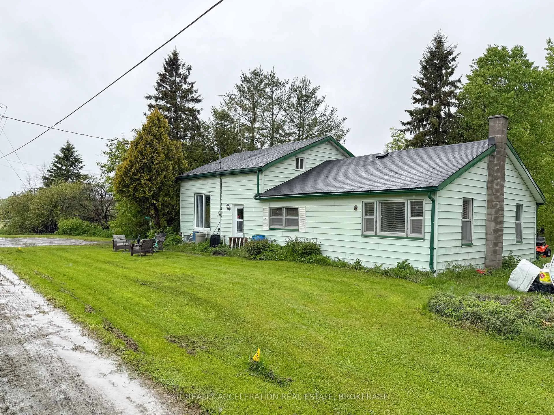 Photo 3 of 1407 Doyle Road, Loyalist, Lennox and Addington - South — HOMEH