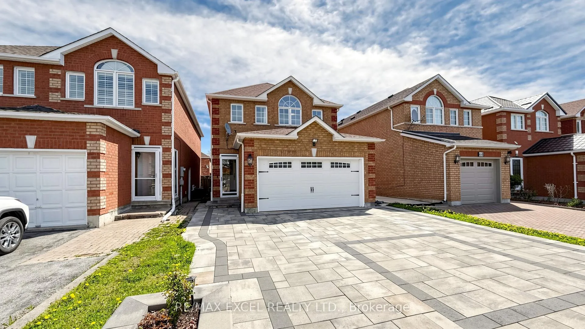 Photo 2 of 70 Stella Drive, Markham, Middlefield — HOMEH