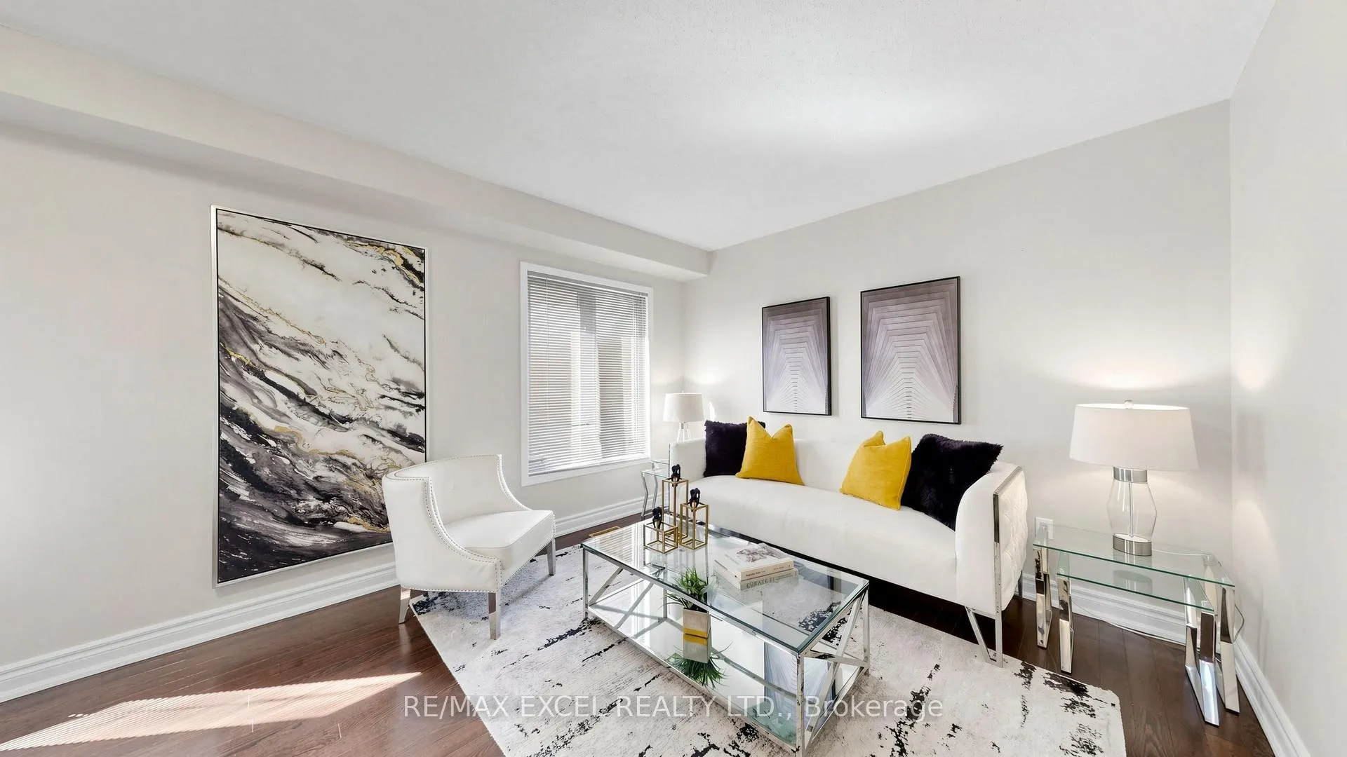 Photo 4 of 70 Stella Drive, Markham, Middlefield — HOMEH