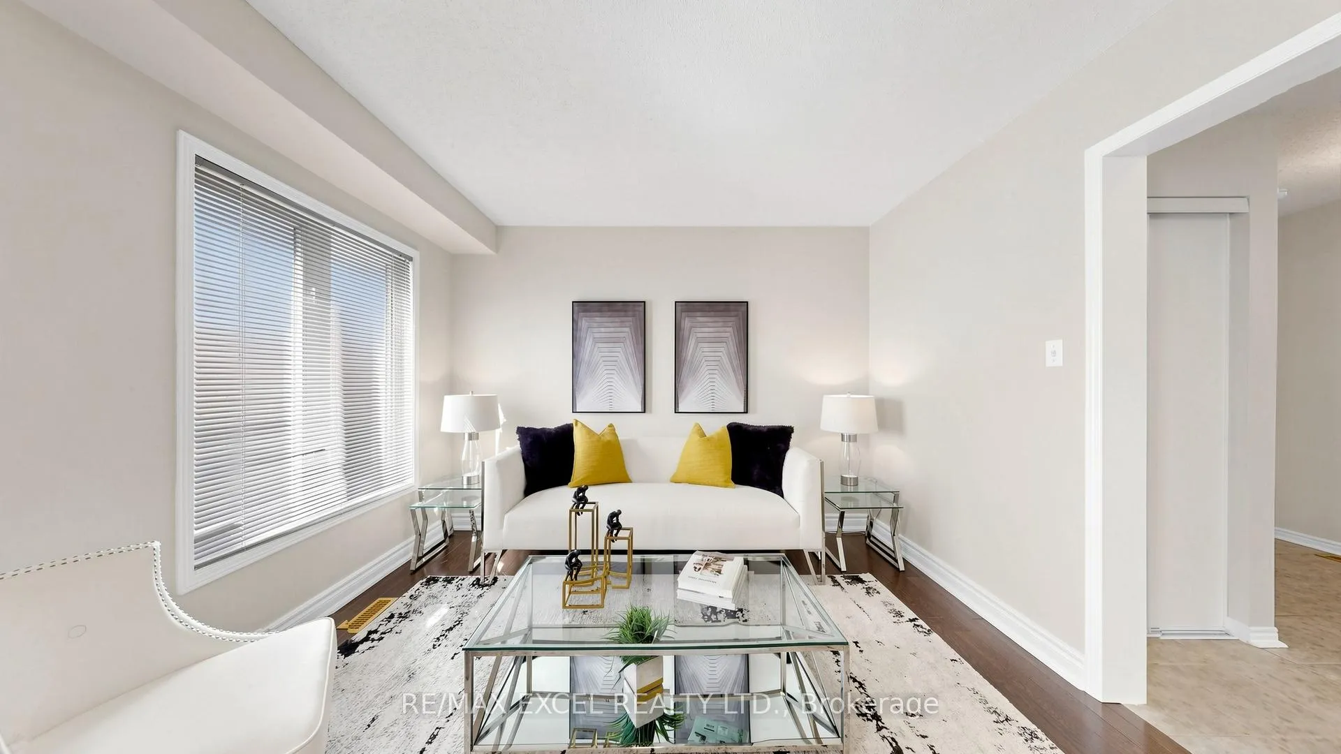 Photo 5 of 70 Stella Drive, Markham, Middlefield — HOMEH