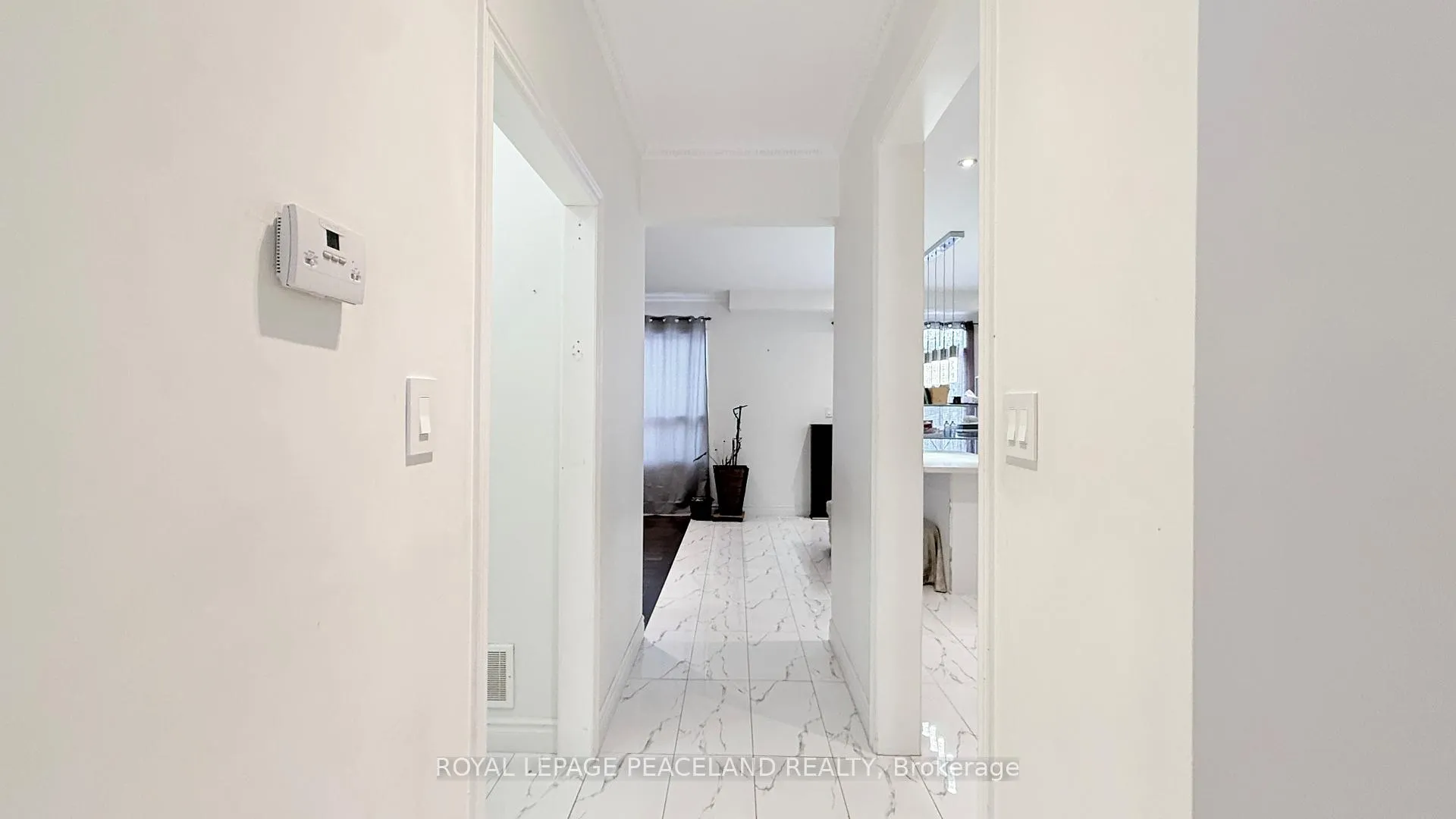 Photo 3 of 110 Annina Crescent, Markham, Village Green-South Unionville — HOMEH