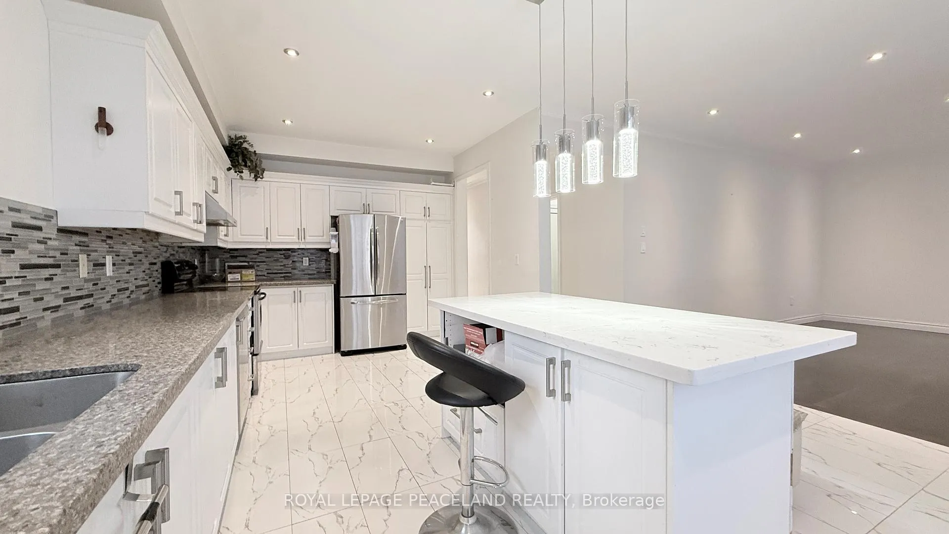 Photo 4 of 110 Annina Crescent, Markham, Village Green-South Unionville — HOMEH