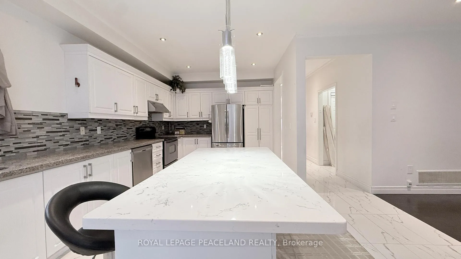 Photo 5 of 110 Annina Crescent, Markham, Village Green-South Unionville — HOMEH