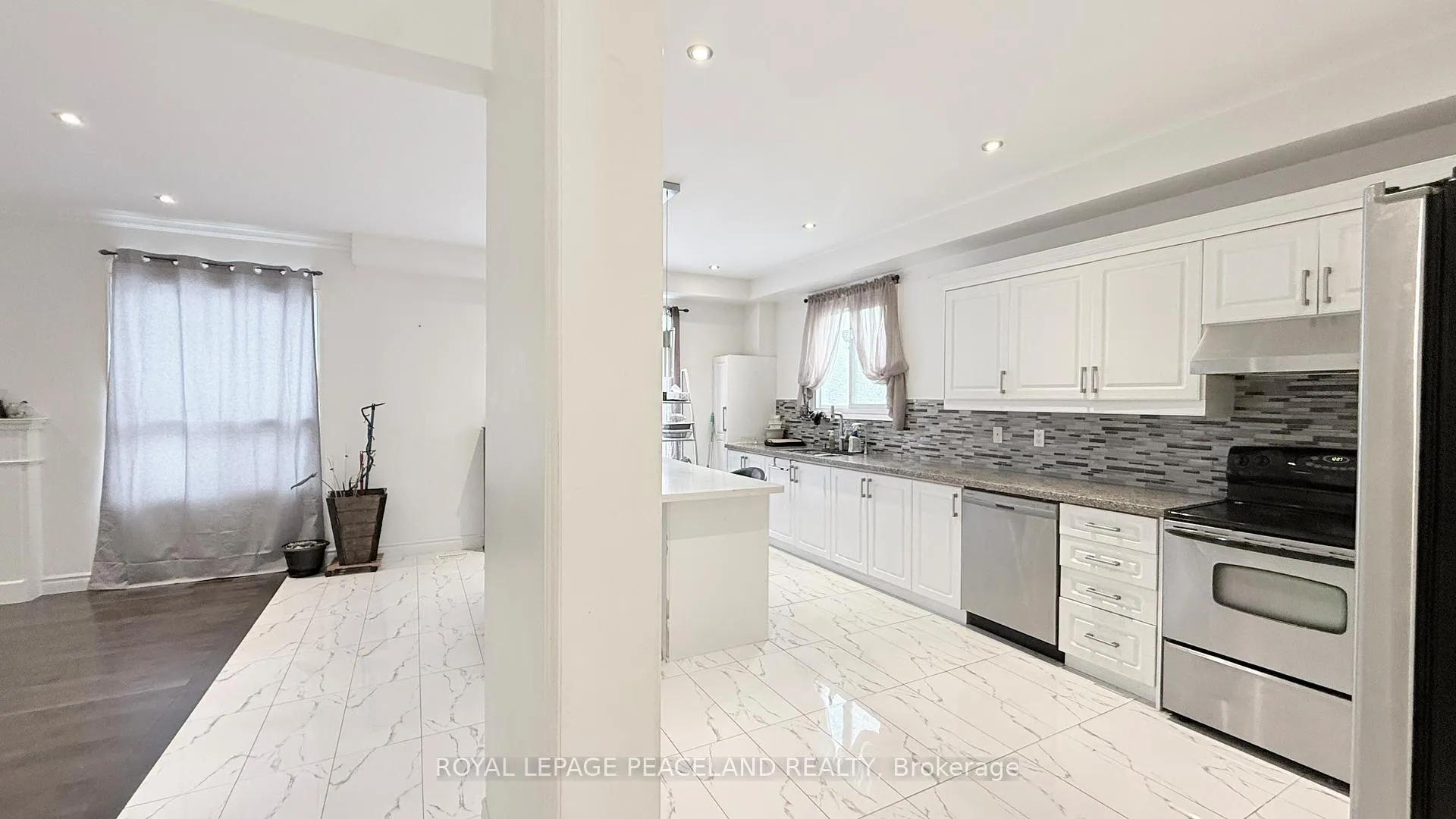 Photo 6 of 110 Annina Crescent, Markham, Village Green-South Unionville — HOMEH