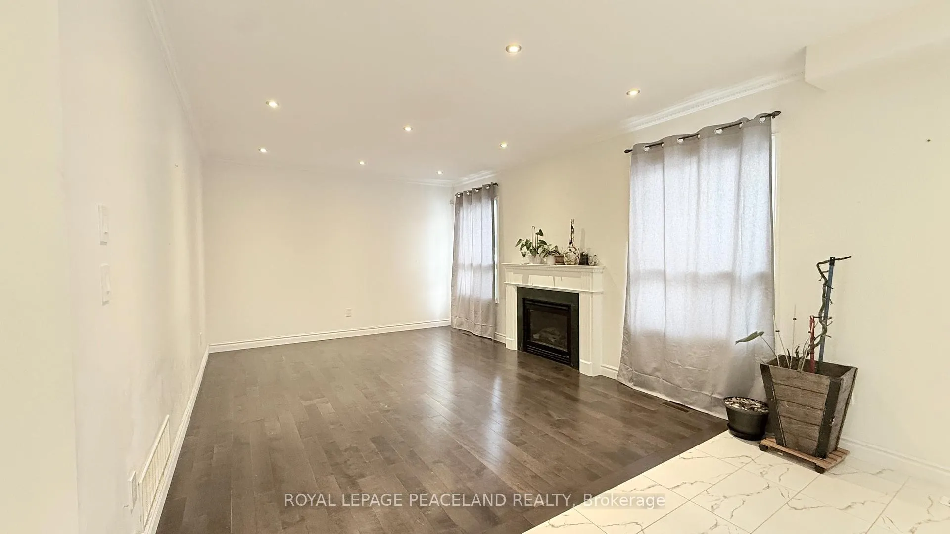 Photo 7 of 110 Annina Crescent, Markham, Village Green-South Unionville — HOMEH