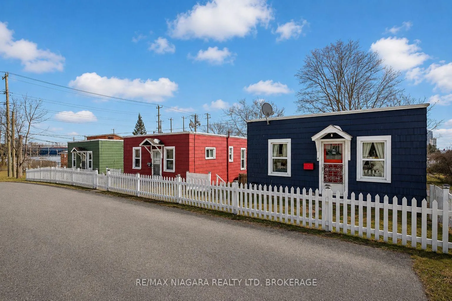 Photo 2 of 8 Catharine Street, Port Colborne, Sugarloaf — HOMEH
