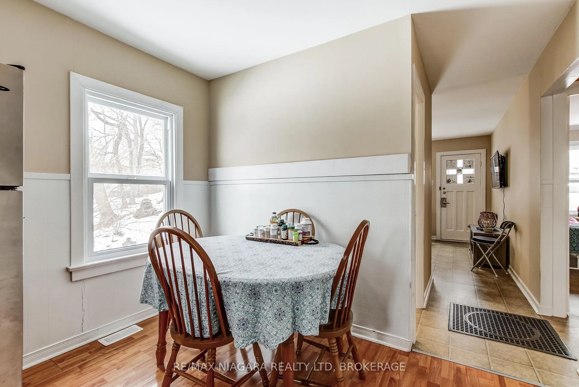 Photo 9 of 8 Catharine Street, Port Colborne, Sugarloaf — HOMEH