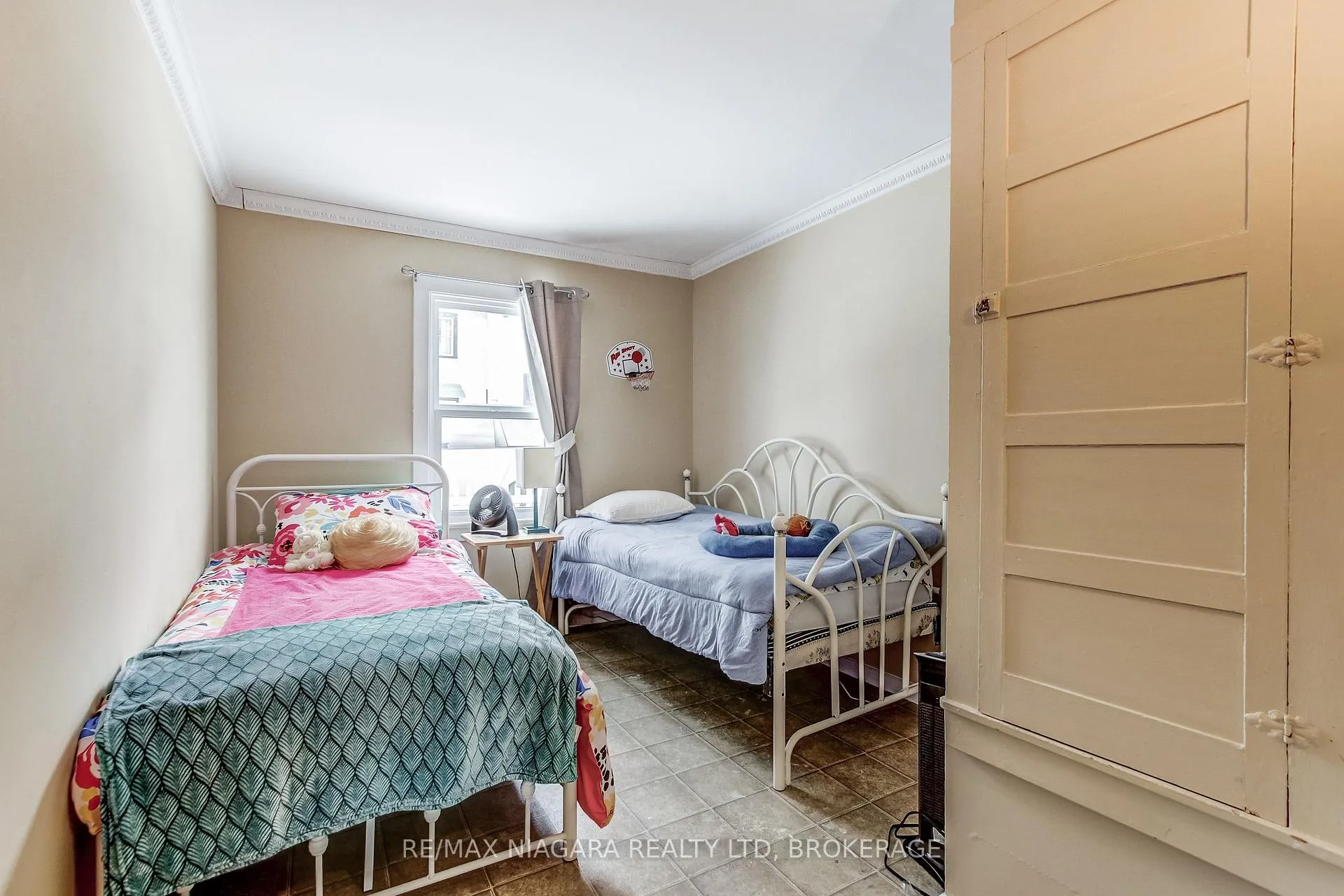 Photo 12 of 8 Catharine Street, Port Colborne, Sugarloaf — HOMEH